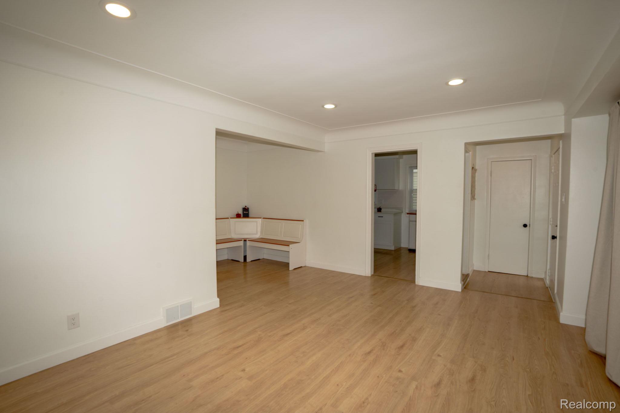 24684 Lambrecht Avenue Property Photo 7