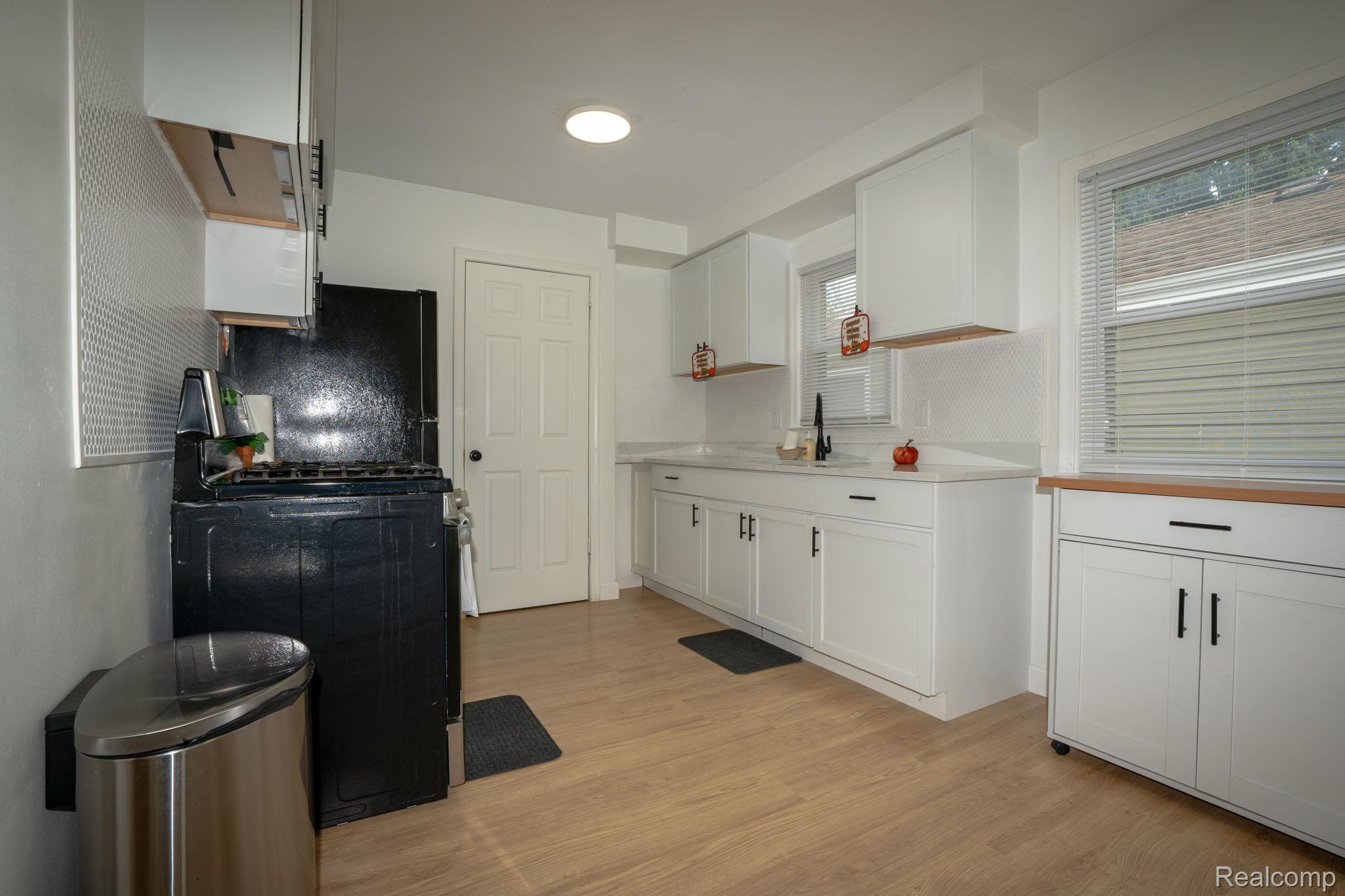 24684 Lambrecht Avenue Property Photo 11