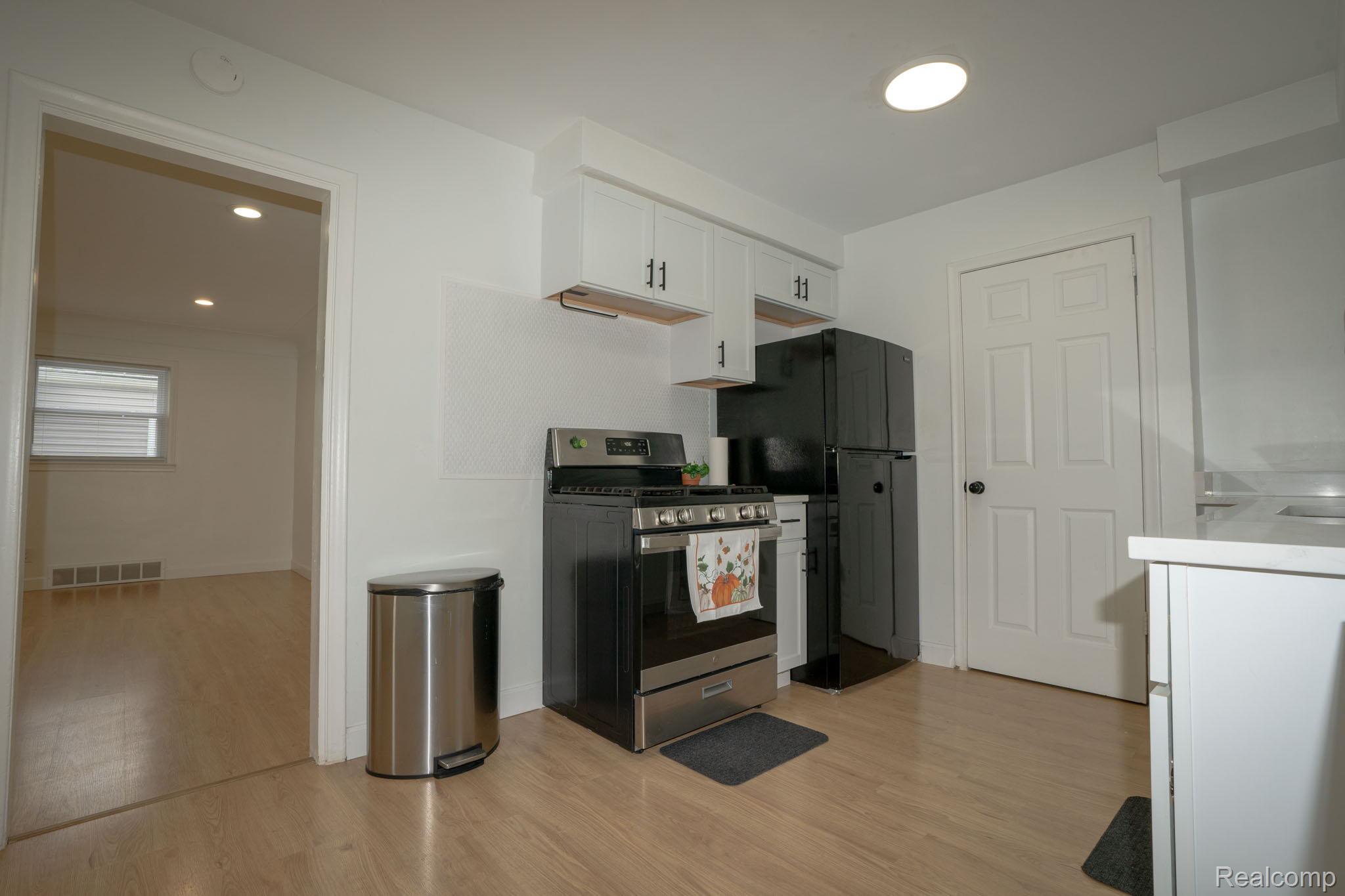 24684 Lambrecht Avenue Property Photo 12