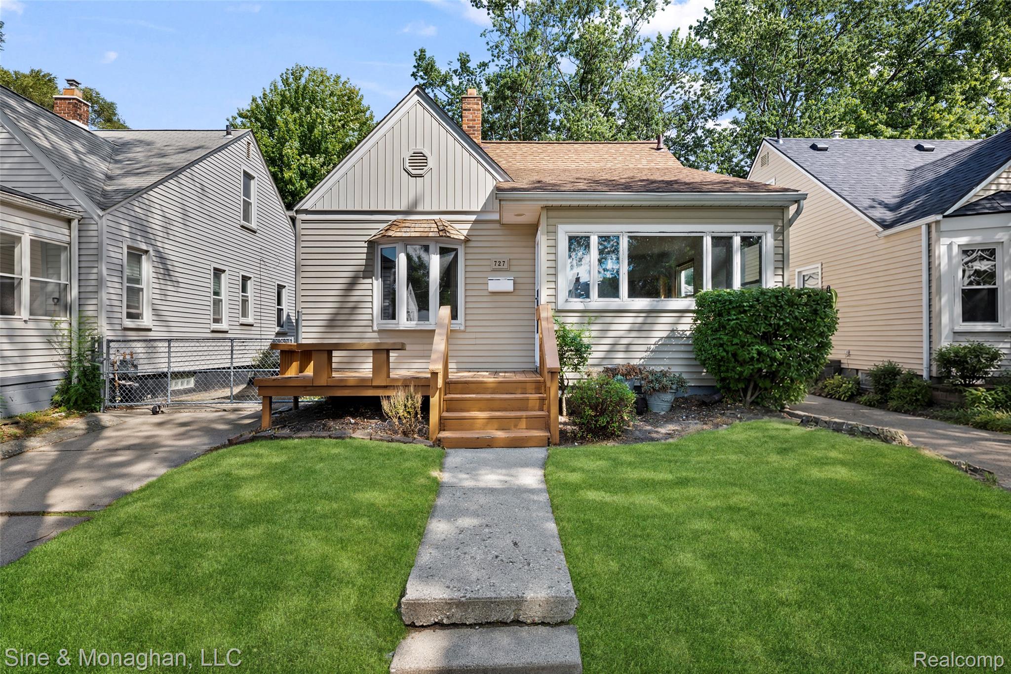 727 Wordsworth Street Property Photo 1