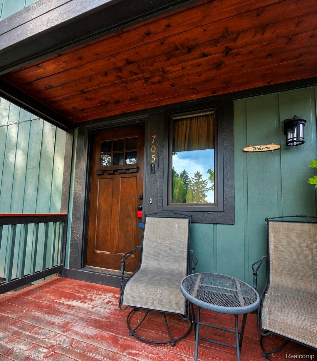 705 Estes Court Property Photo 4