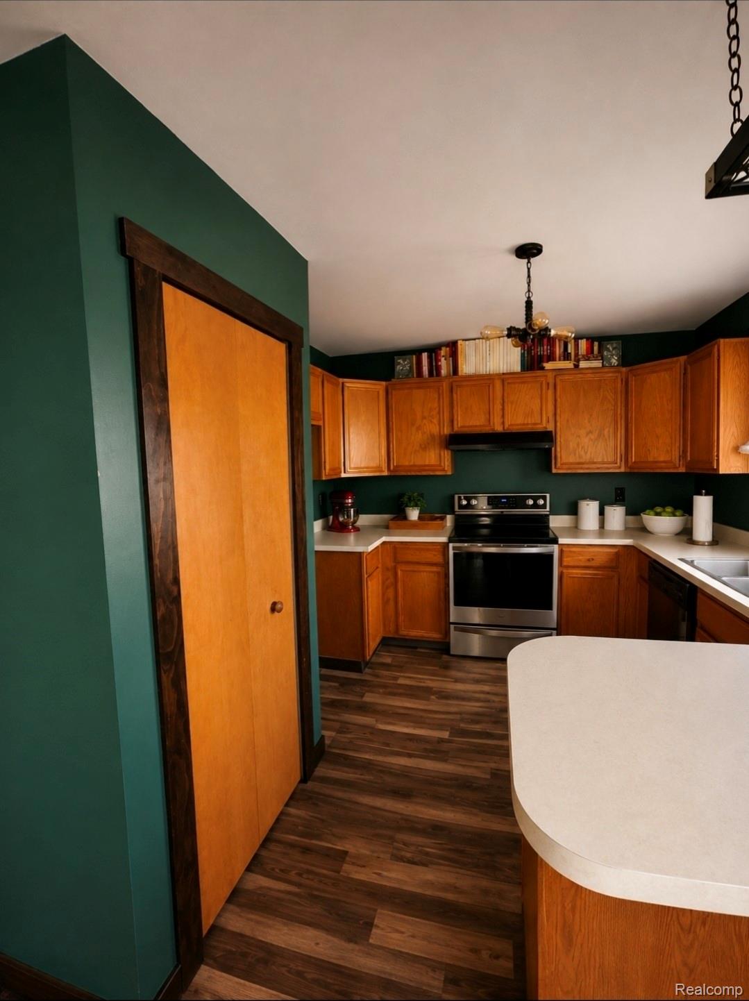 705 Estes Court Property Photo 12