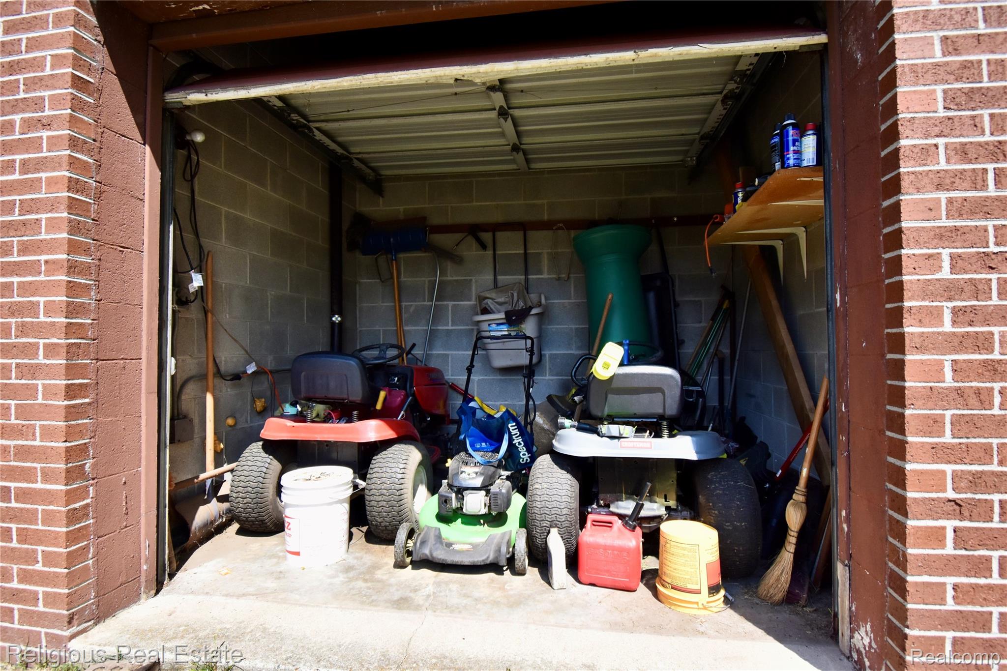 24105 Hass St Property Photo 6