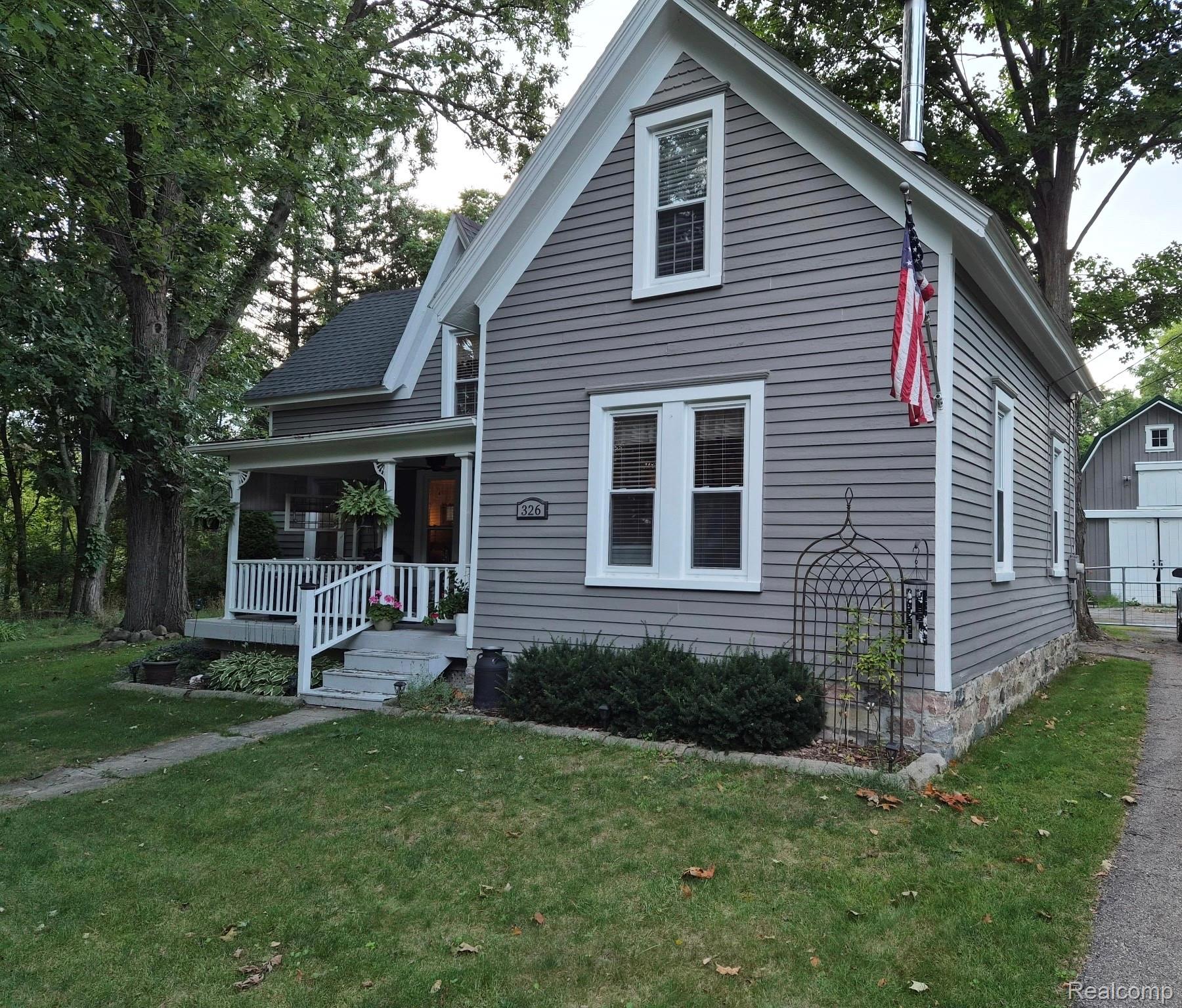 326 School Street Property Photo 1
