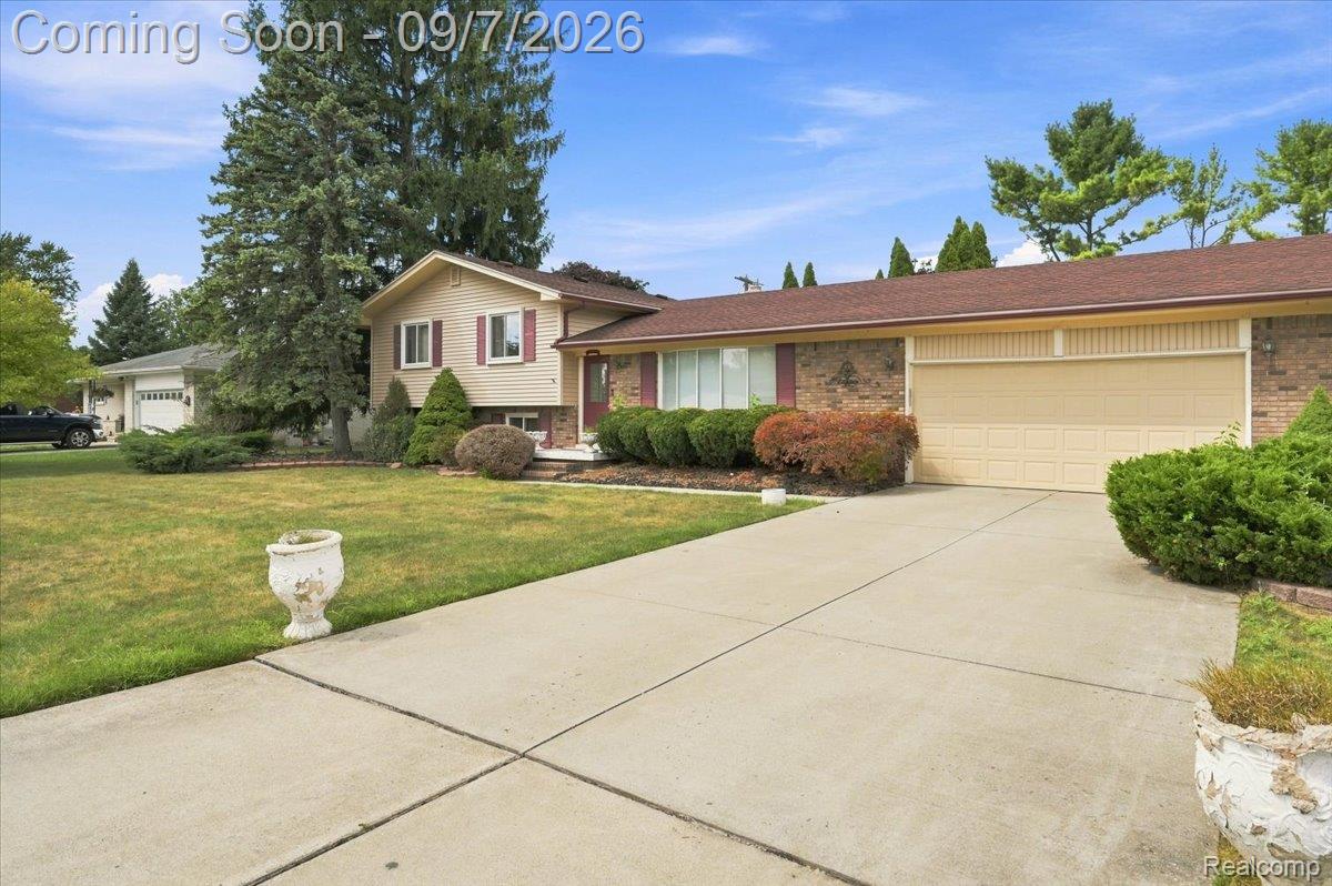 37582 Whitney Drive Property Photo 2
