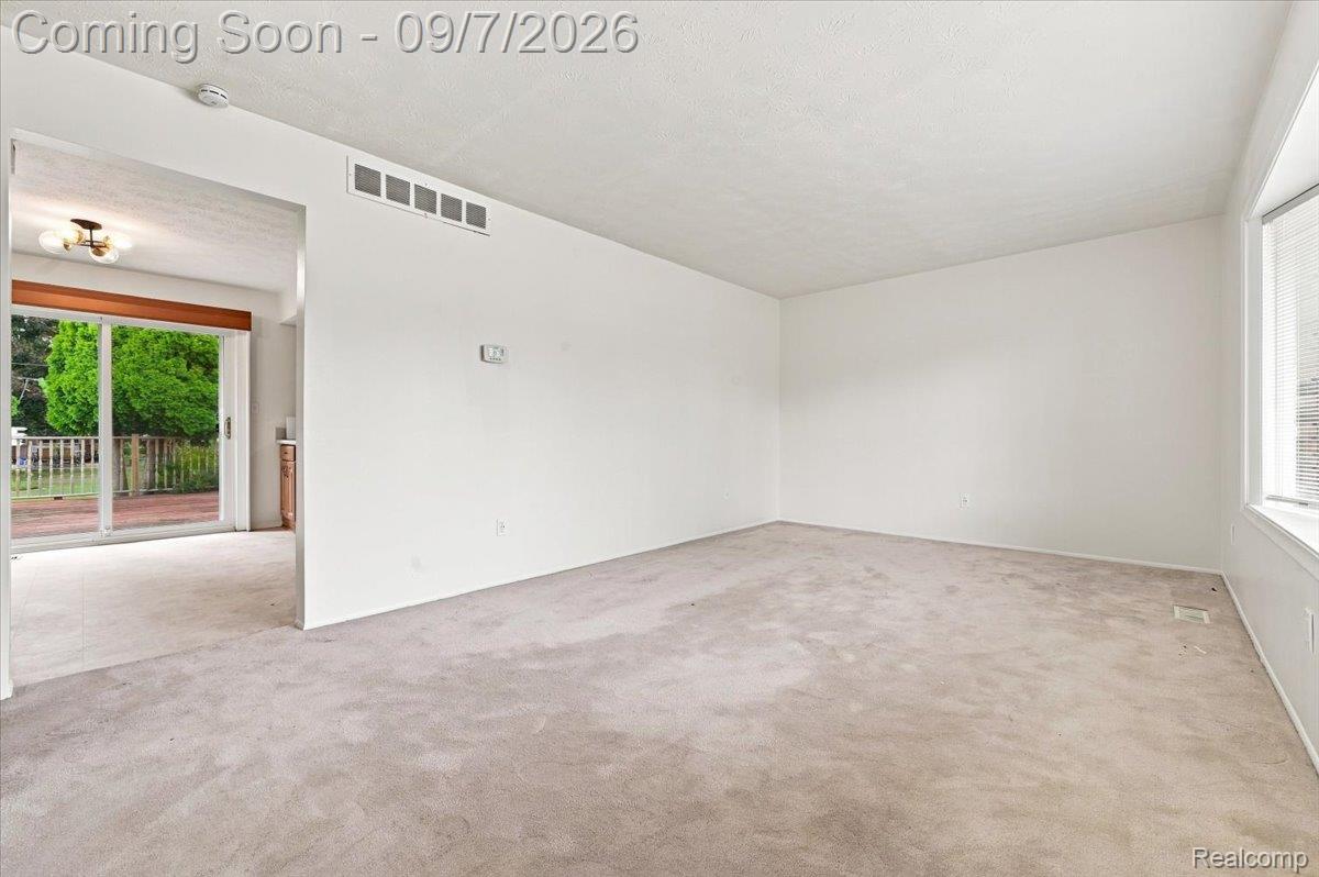 37582 Whitney Drive Property Photo 3
