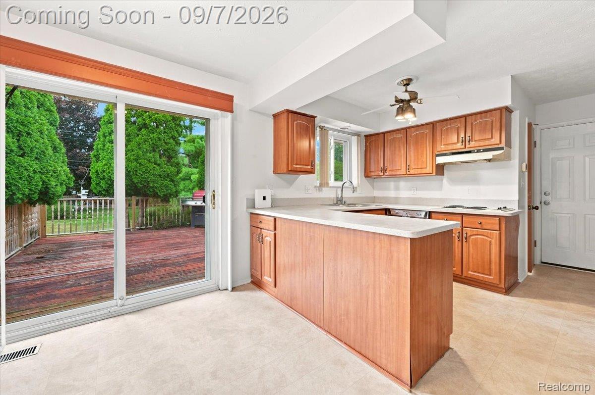 37582 Whitney Drive Property Photo 4