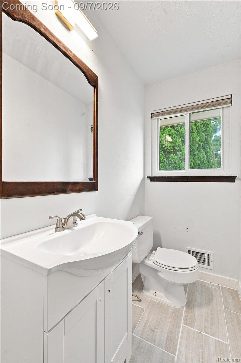 37582 Whitney Drive Property Photo 7