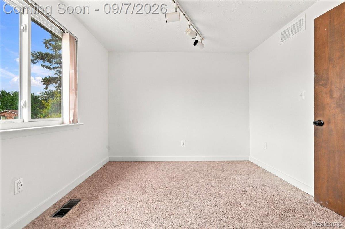 37582 Whitney Drive Property Photo 10