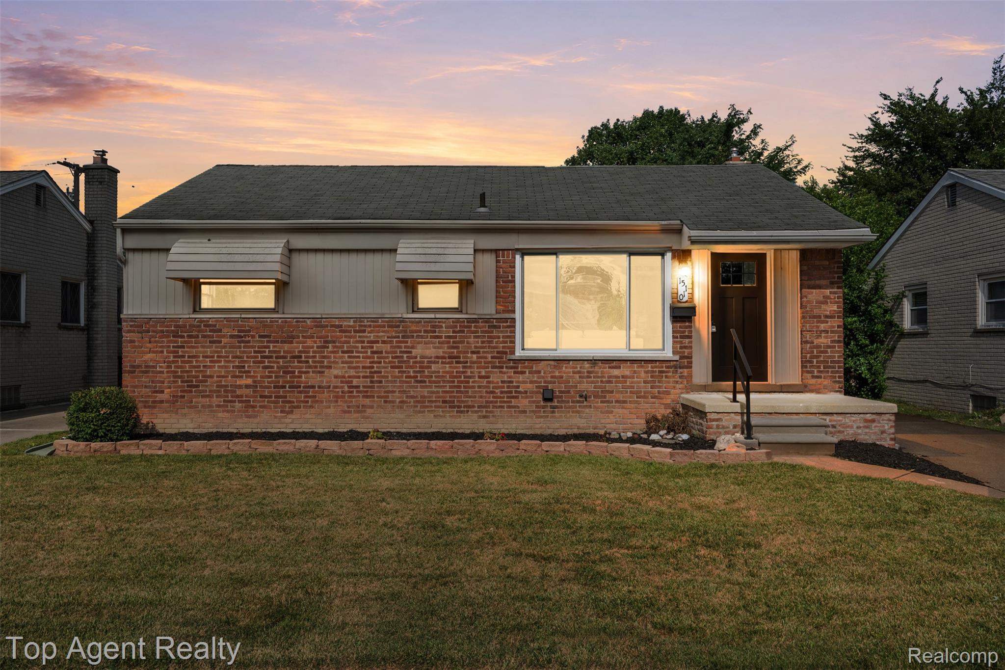 15110 Drake Street Property Photo 1