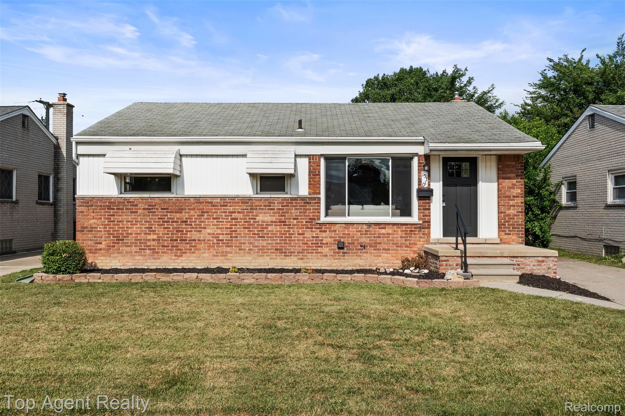 15110 Drake Street Property Photo 2