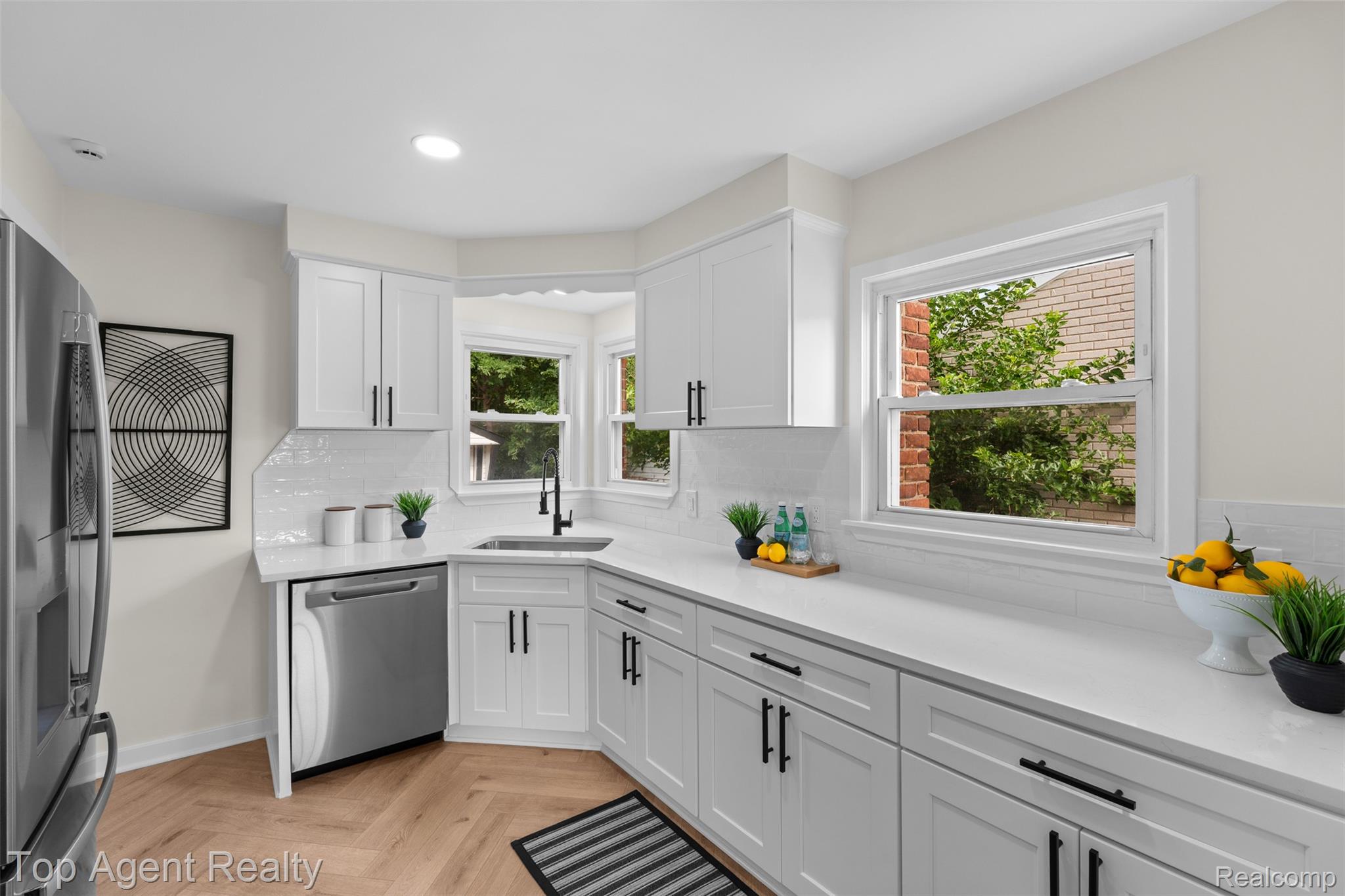 15110 Drake Street Property Photo 3