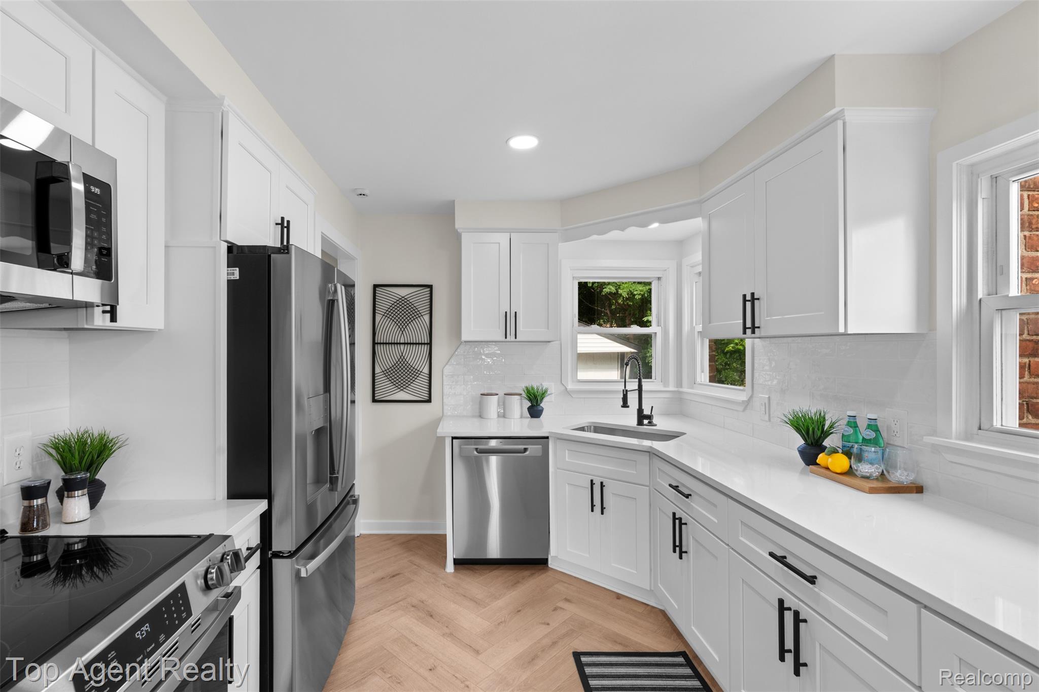 15110 Drake Street Property Photo 4