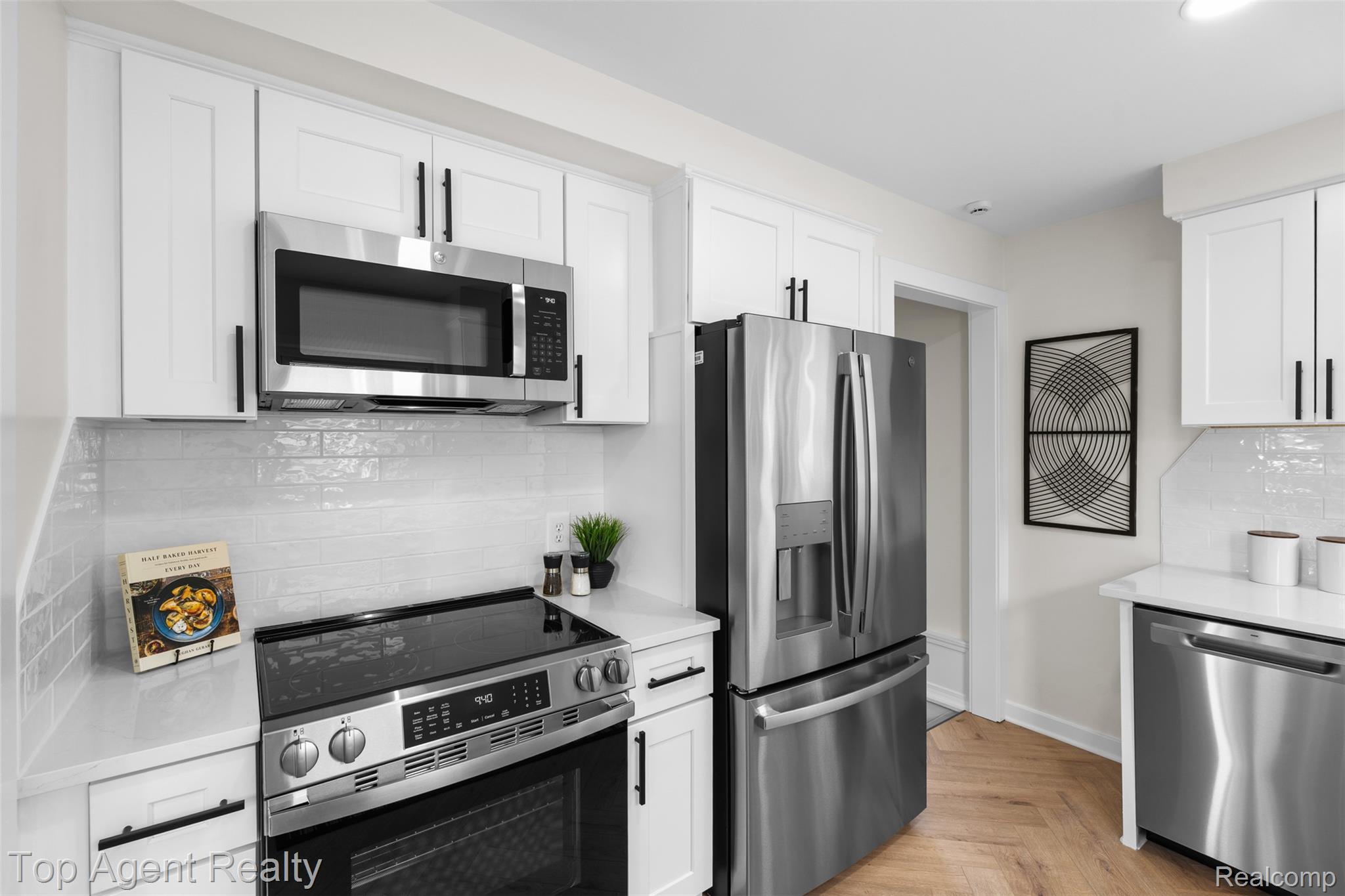15110 Drake Street Property Photo 5