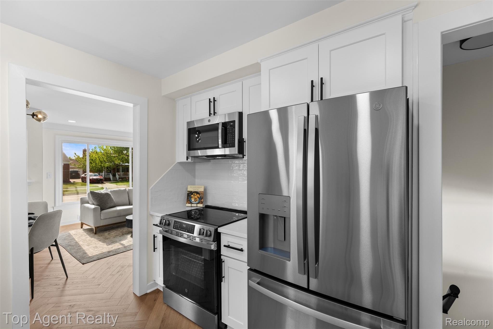 15110 Drake Street Property Photo 6