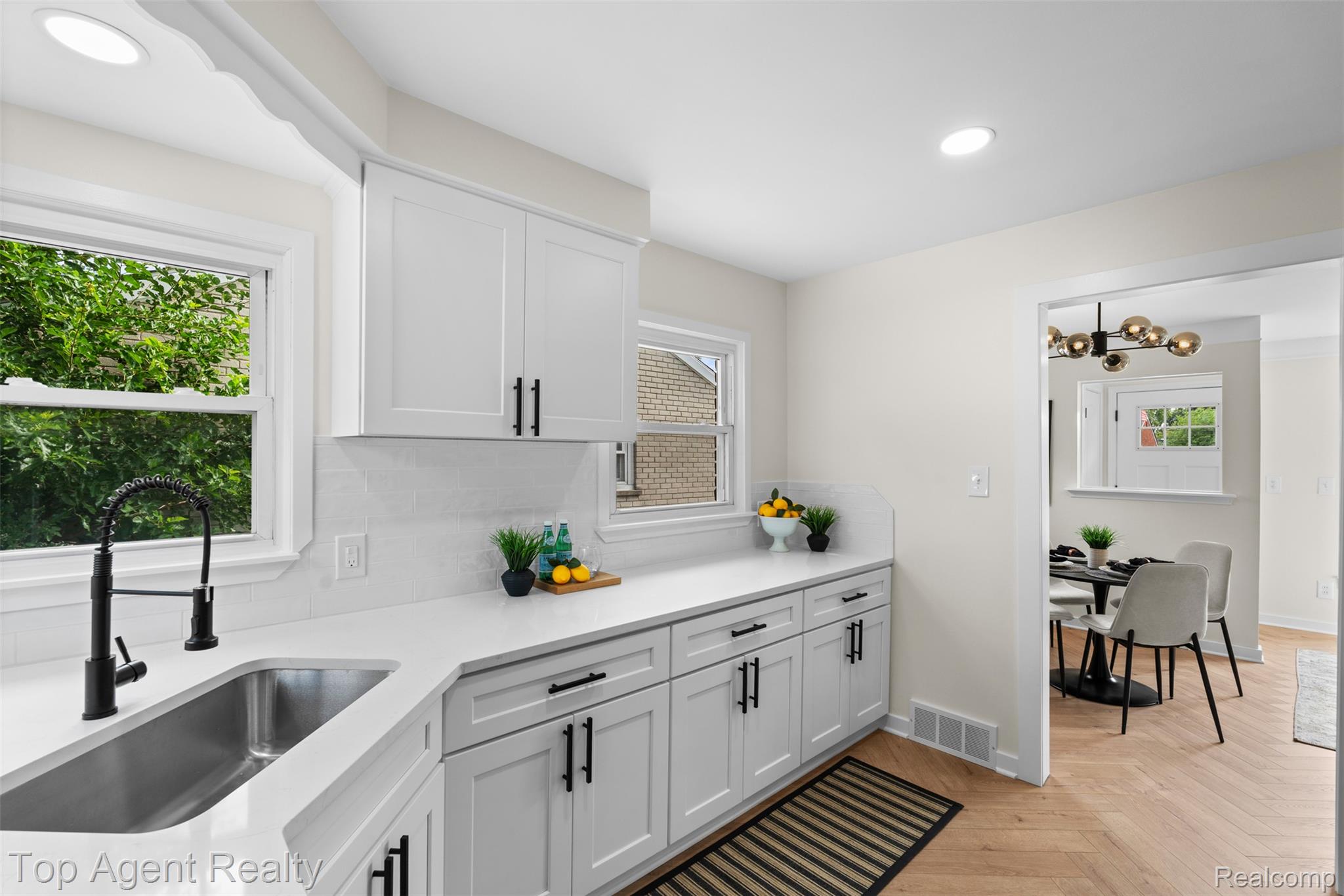 15110 Drake Street Property Photo 7