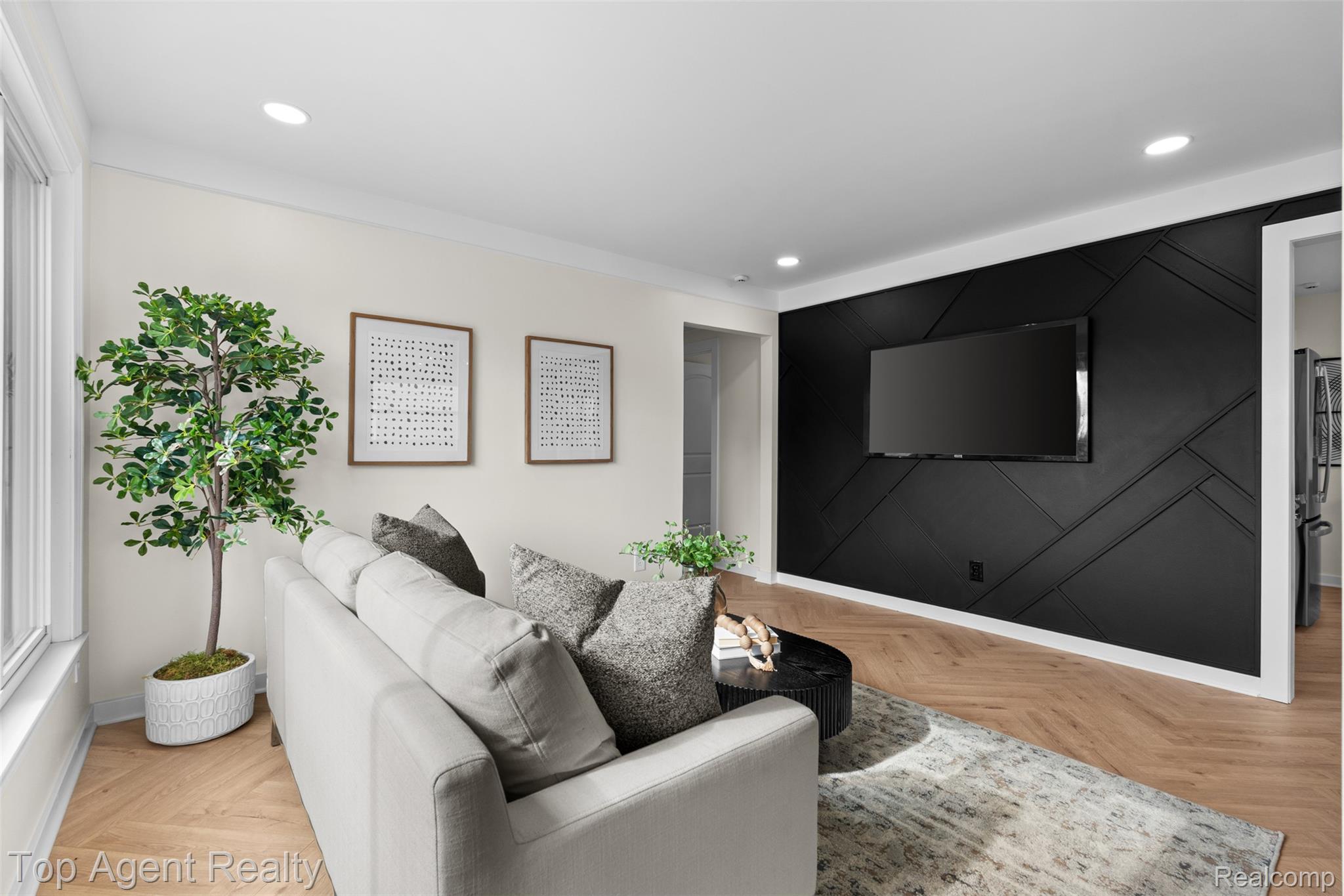 15110 Drake Street Property Photo 8