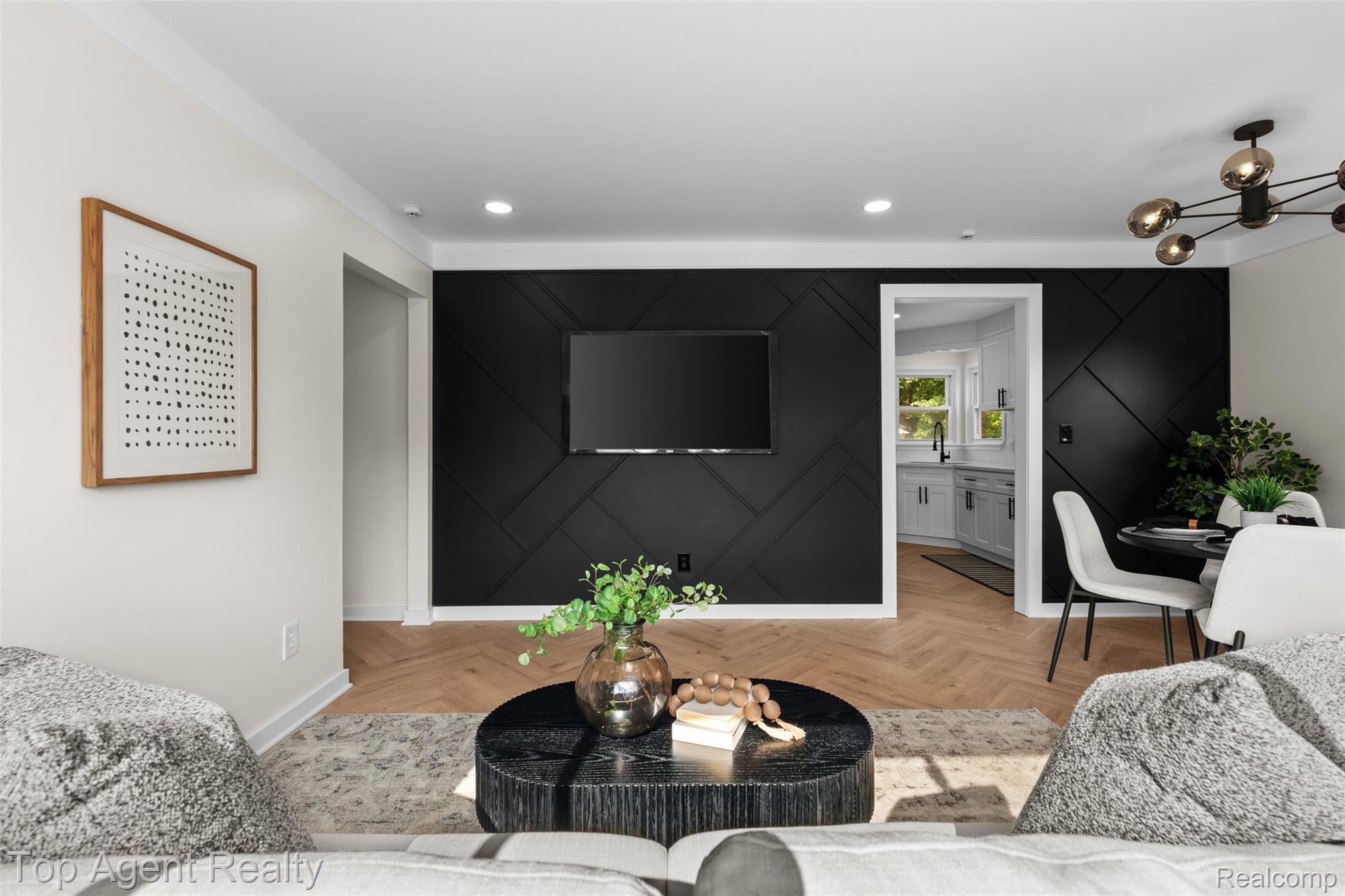 15110 Drake Street Property Photo 9