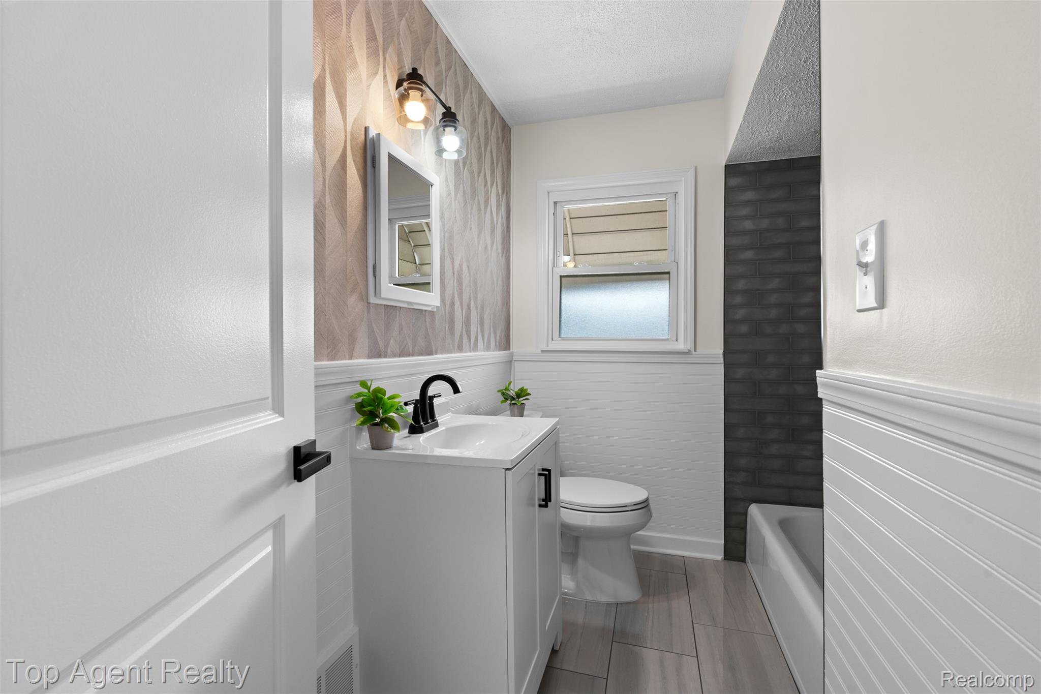 15110 Drake Street Property Photo 16