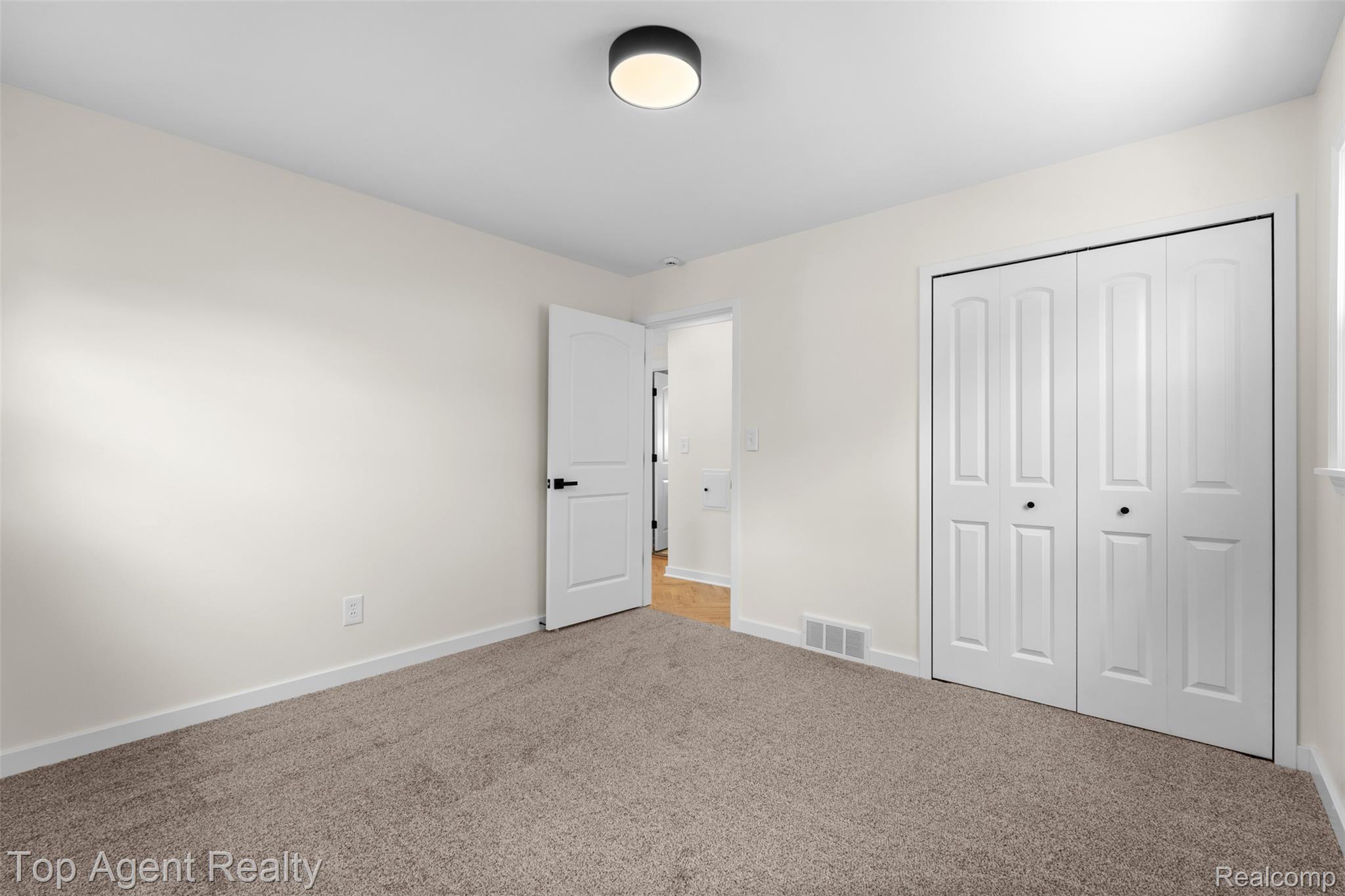 15110 Drake Street Property Photo 21