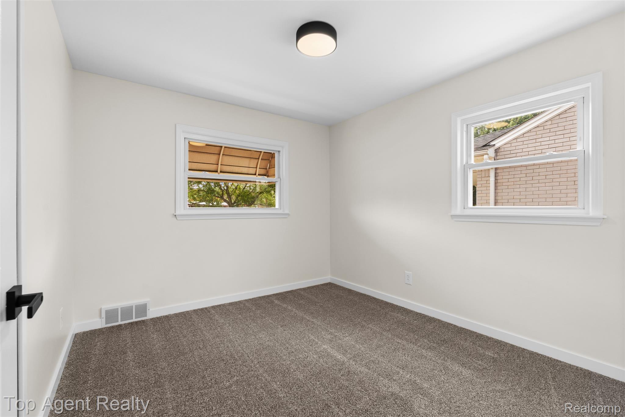 15110 Drake Street Property Photo 22