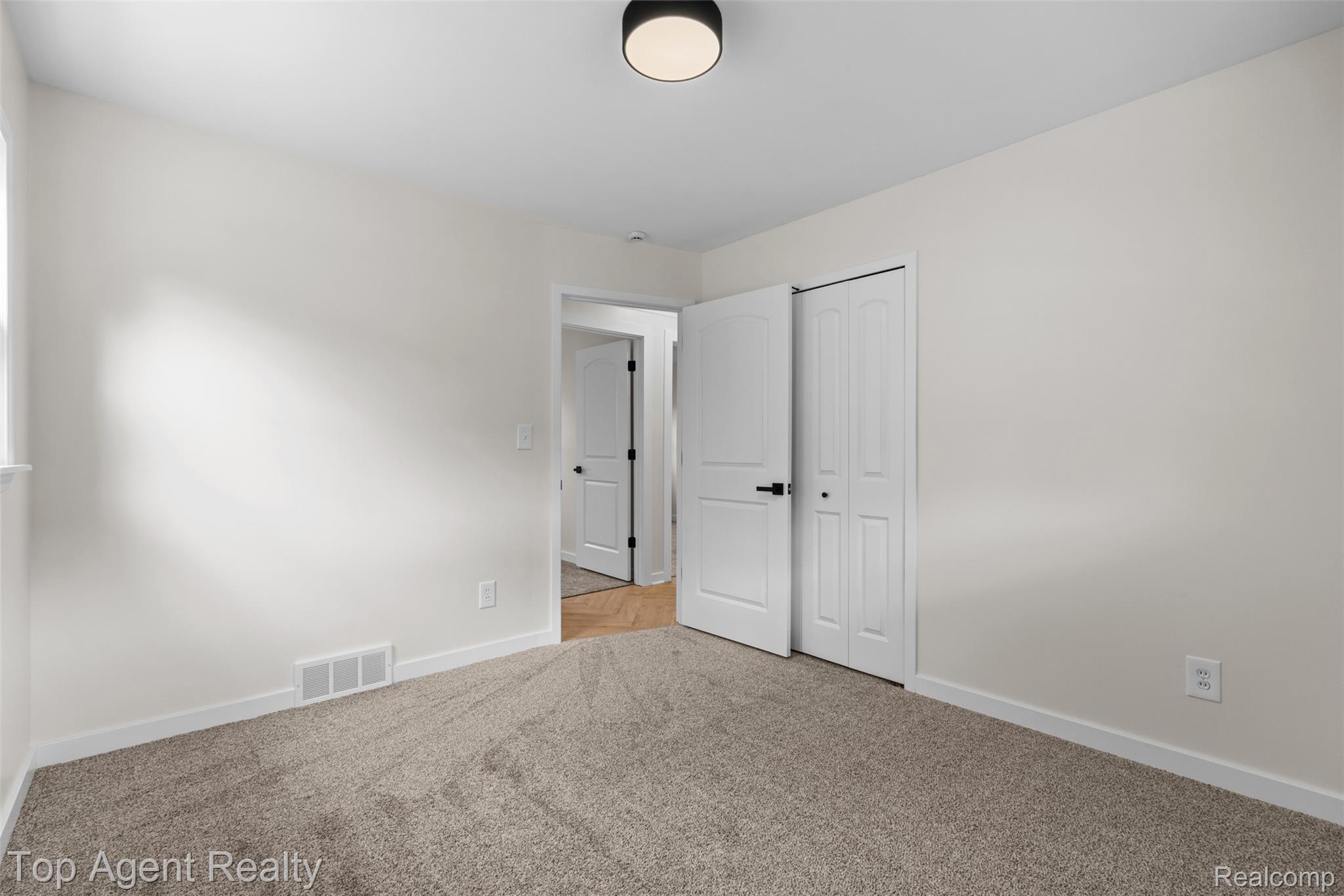 15110 Drake Street Property Photo 23