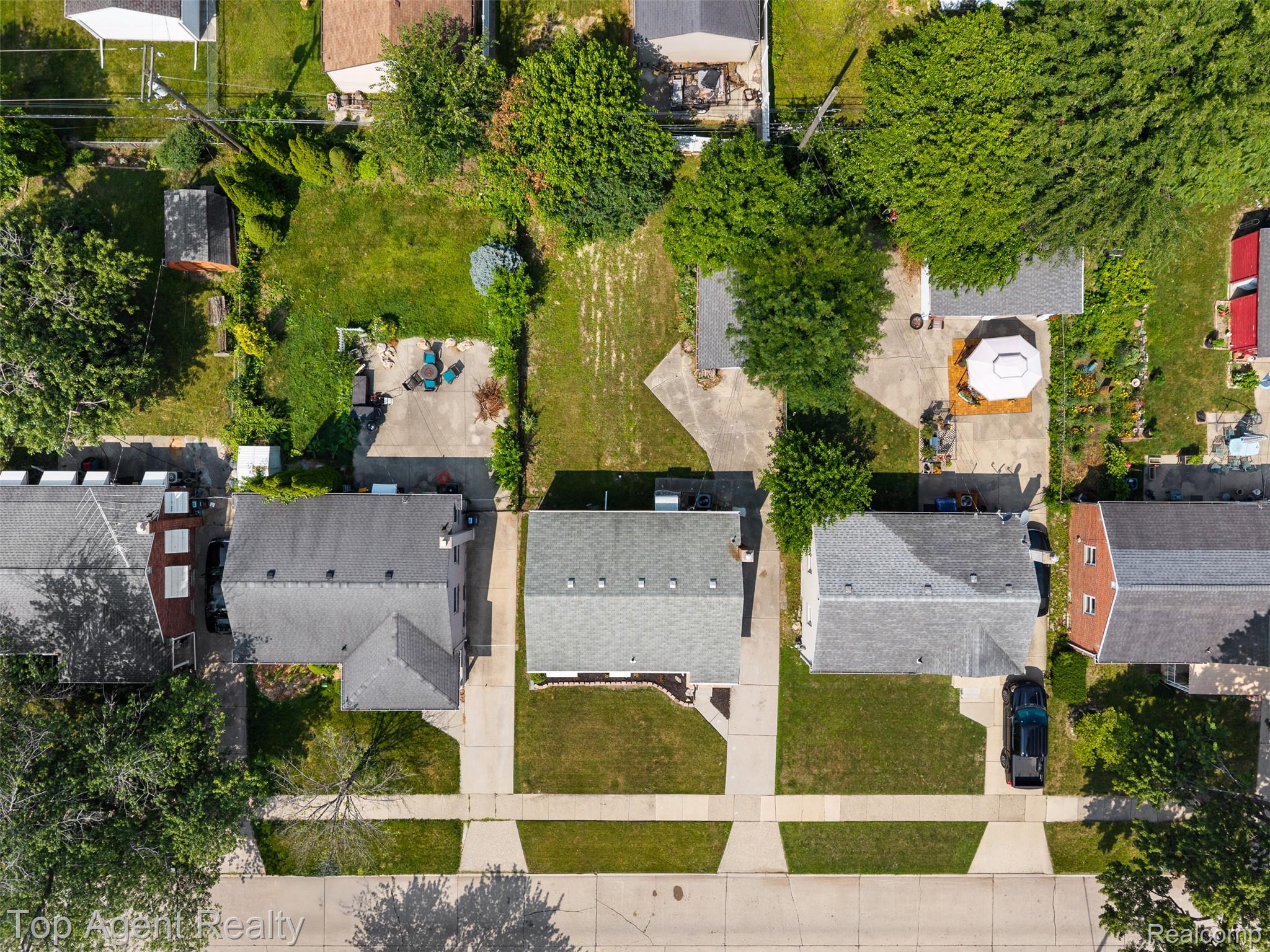 15110 Drake Street Property Photo 37