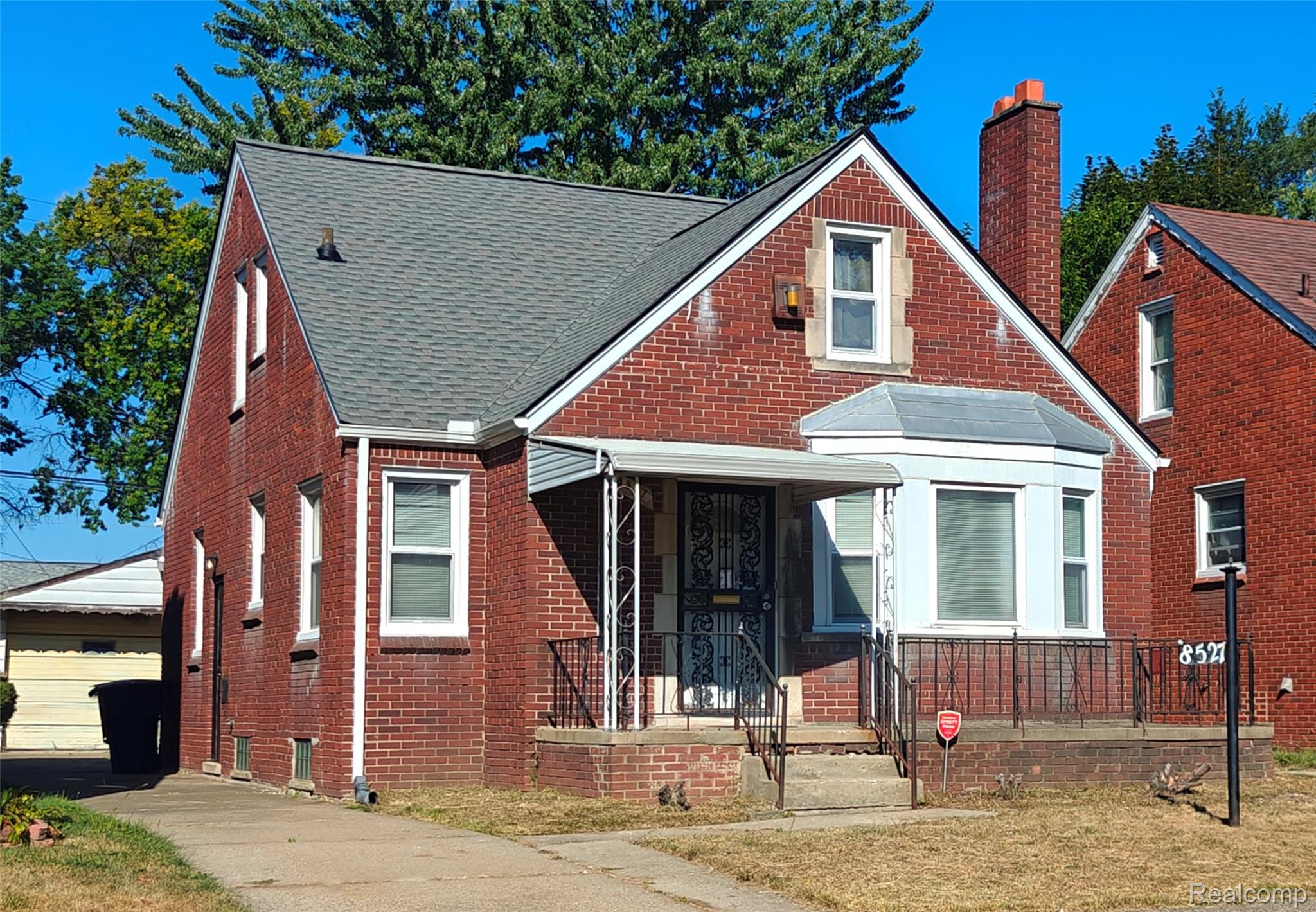 8527 Whitcomb Street Property Photo 1