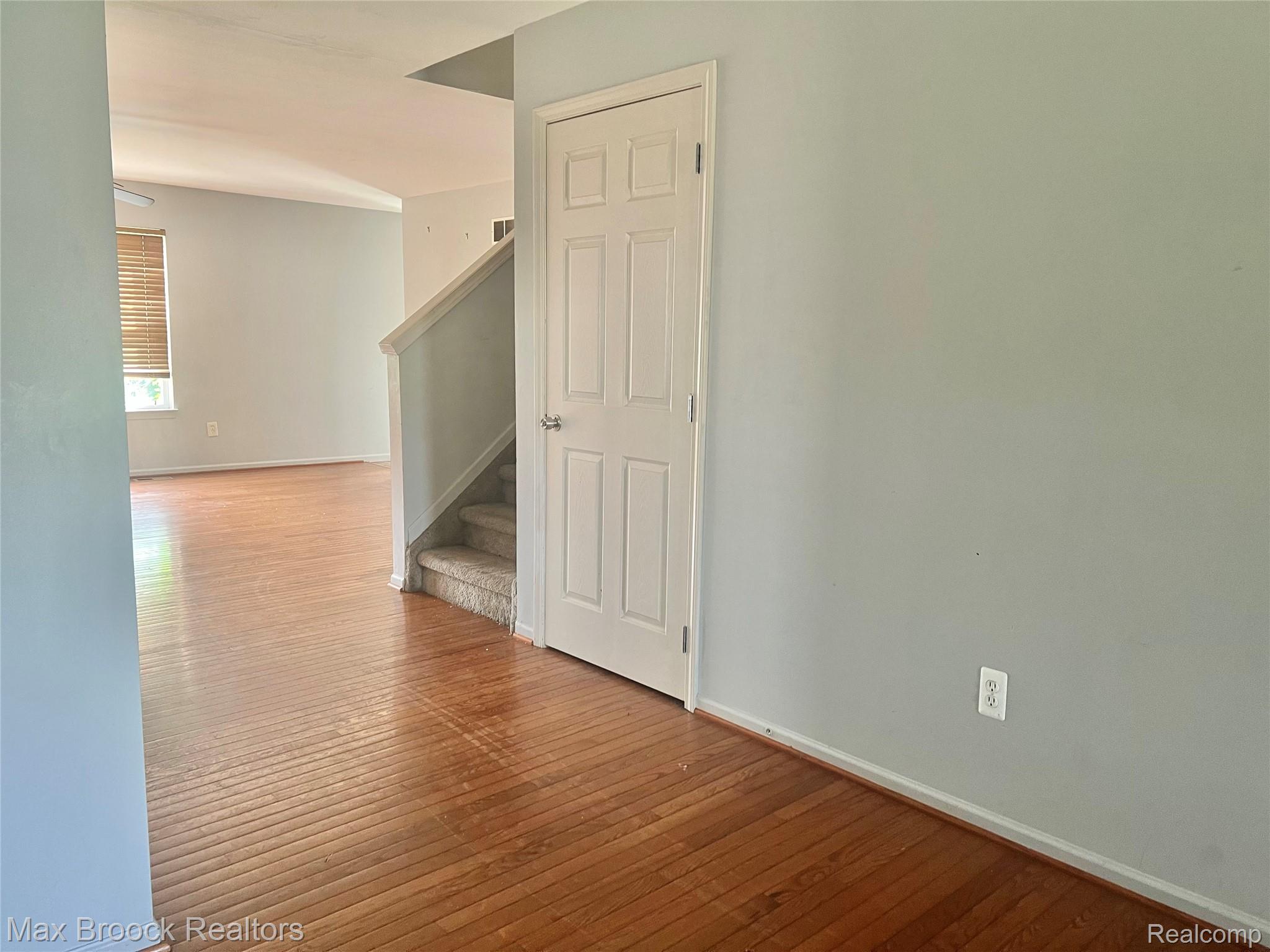 302 Summerfield Drive Property Photo 3