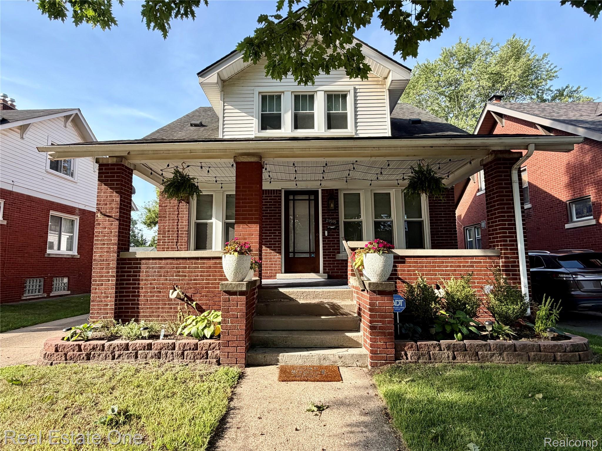 21515 Tenny Street Property Photo 1