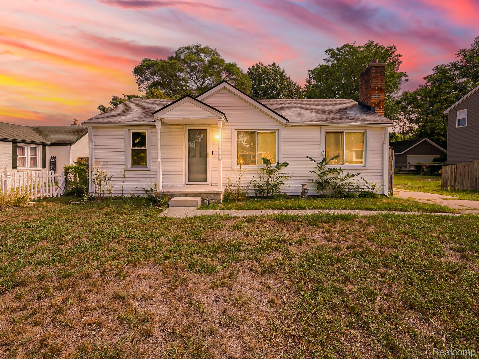 20380 Floral Street Property Photo 1