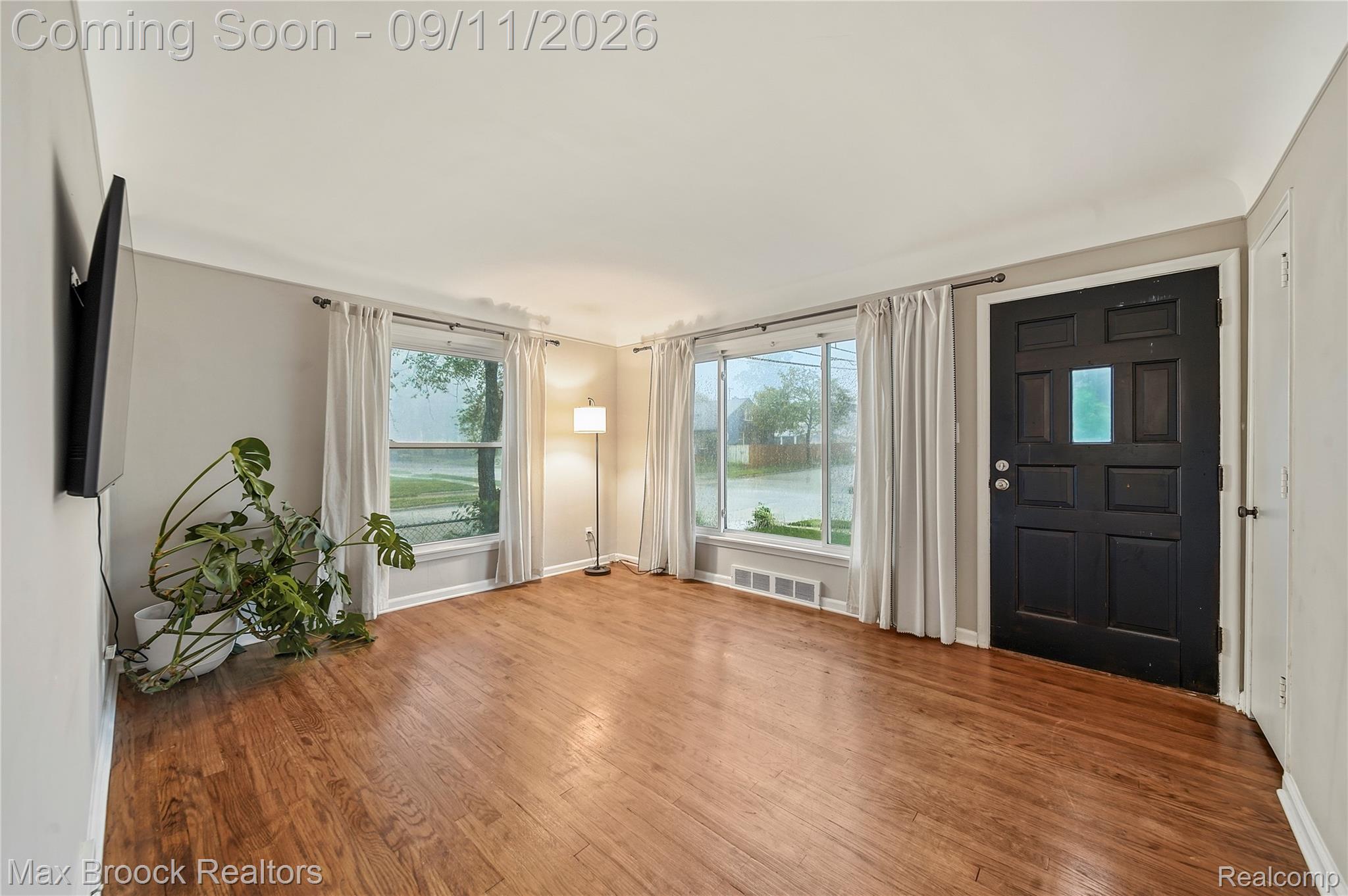 23704 Davey Avenue Property Photo 6