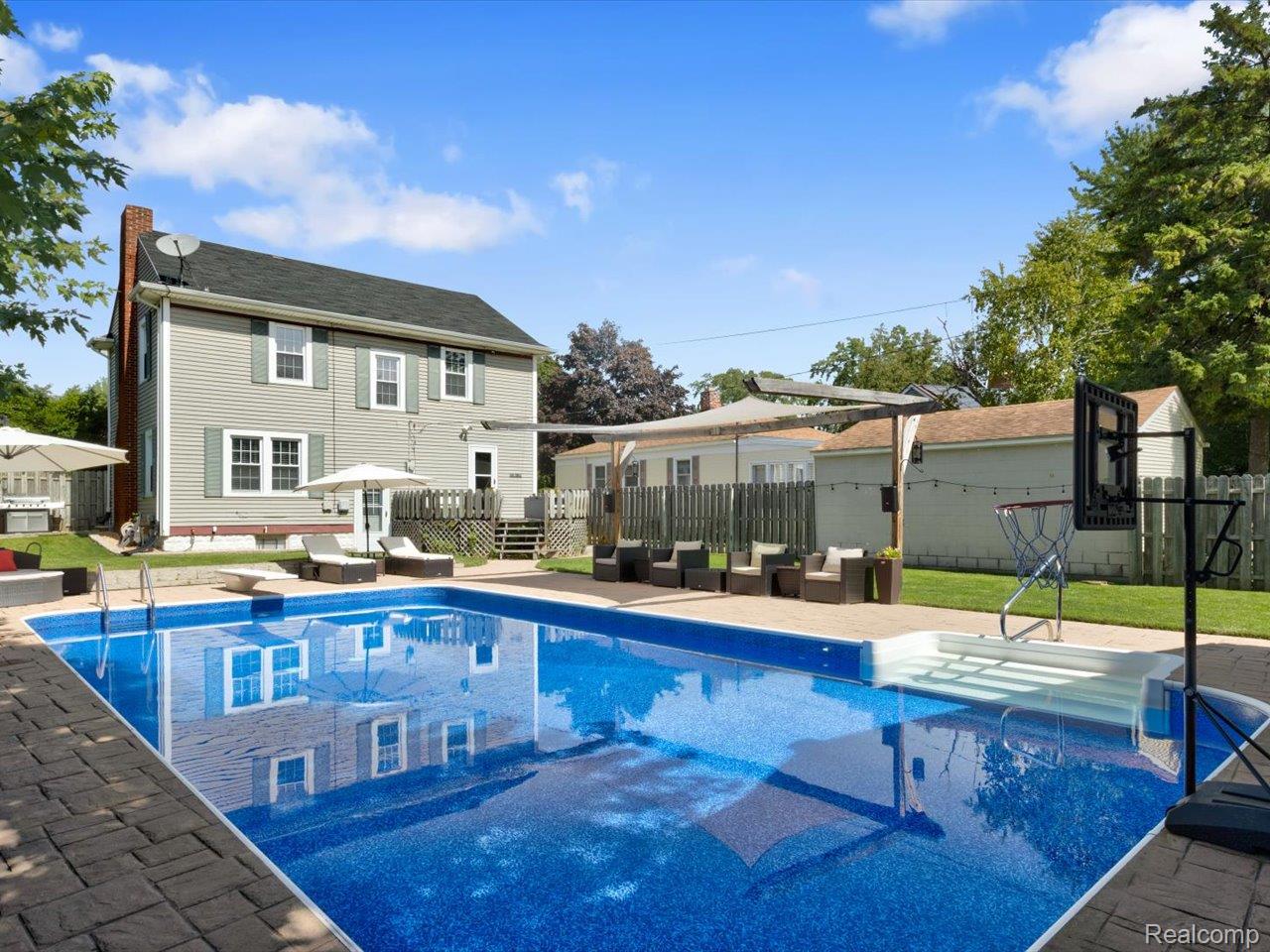 1424 Court Street Property Photo 1