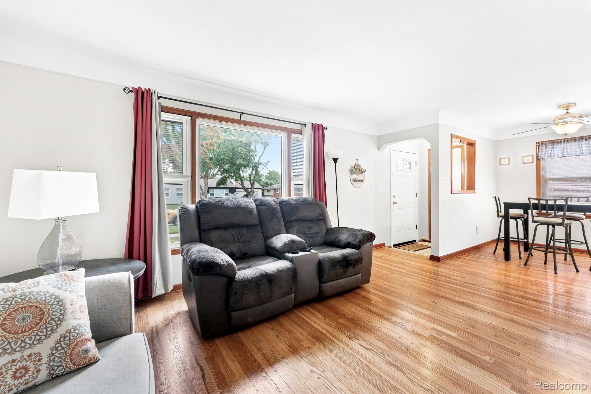 9934 Manor Avenue Property Photo 4