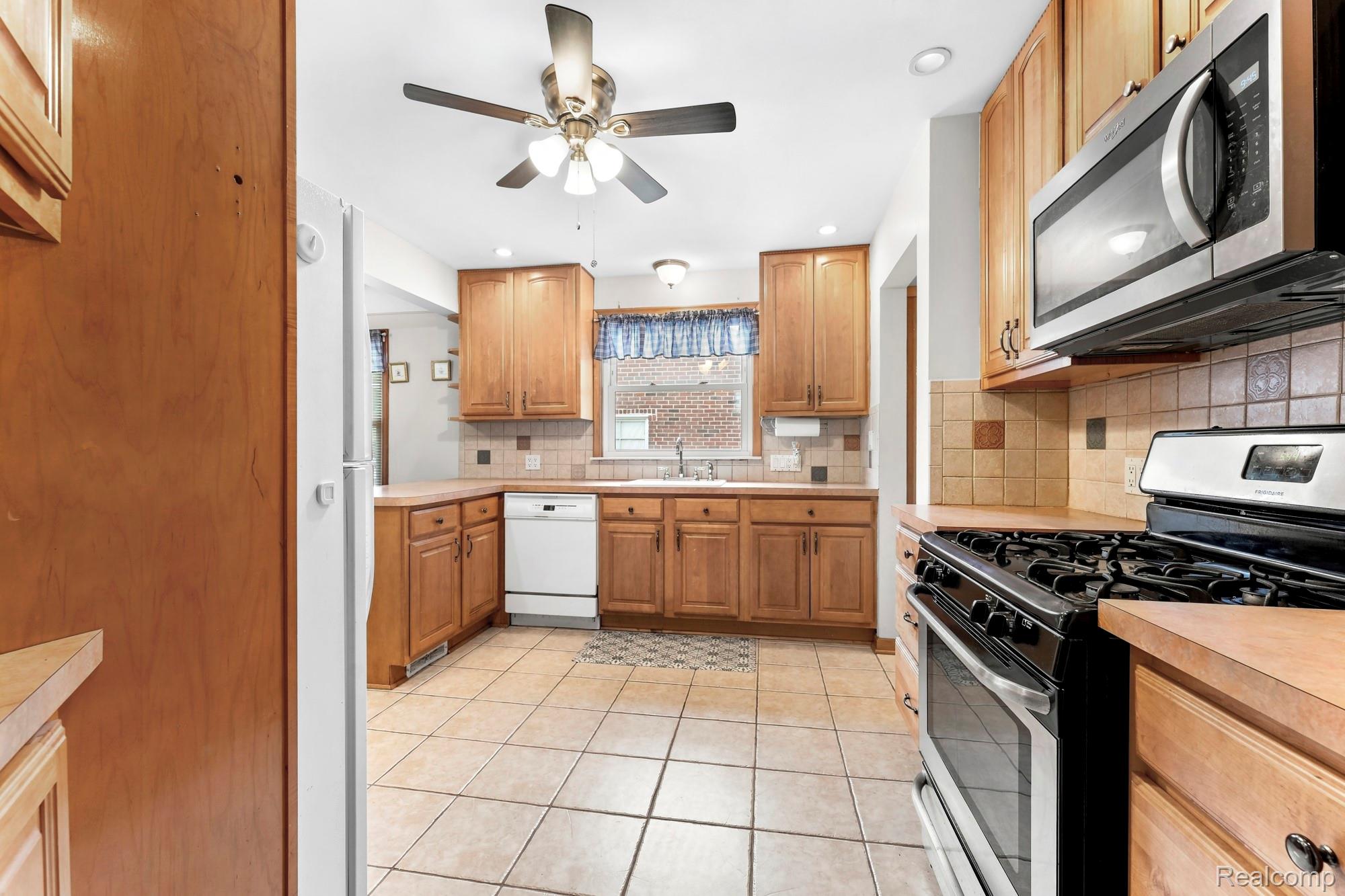 9934 Manor Avenue Property Photo 8