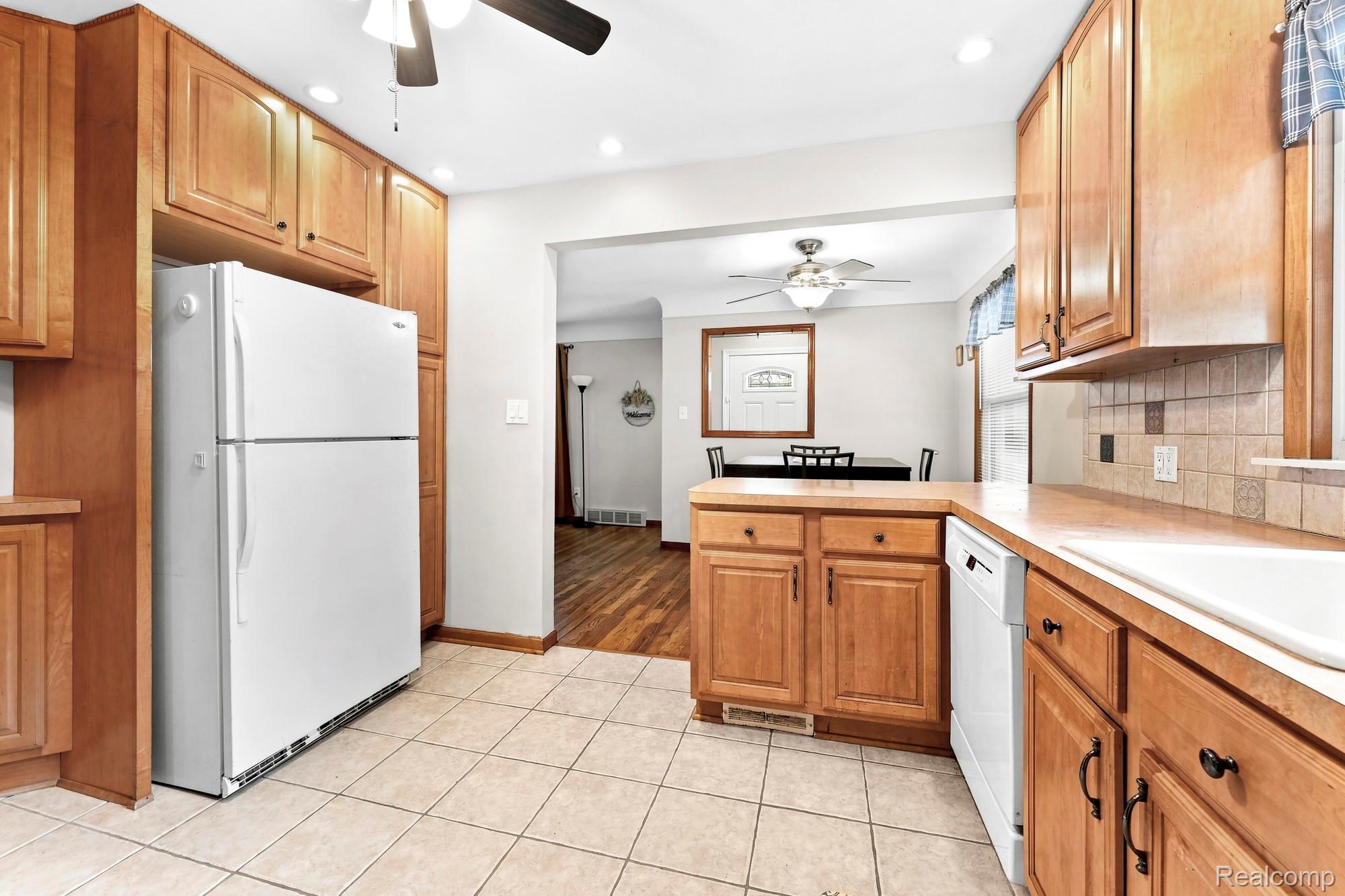 9934 Manor Avenue Property Photo 9