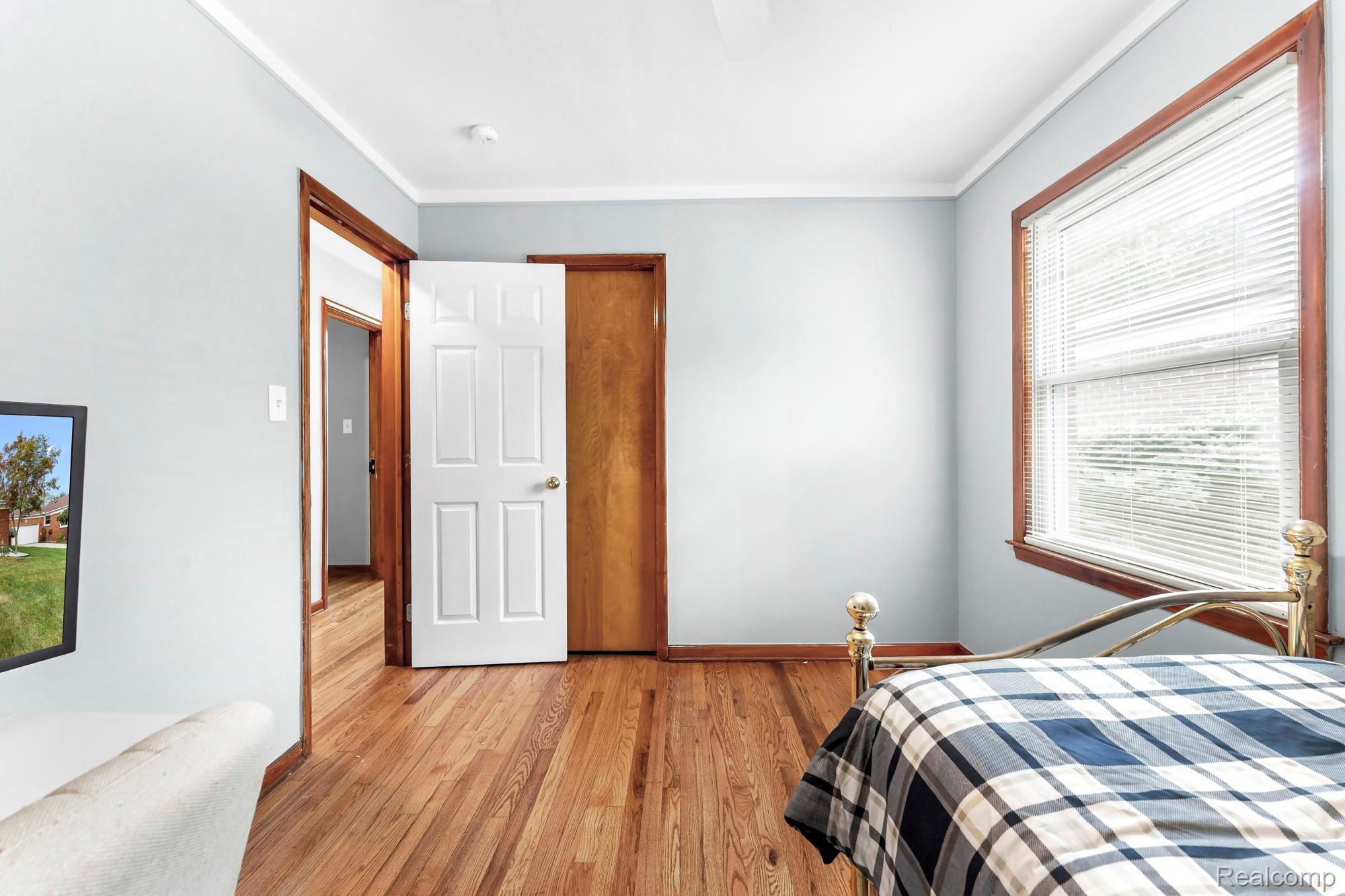 9934 Manor Avenue Property Photo 14