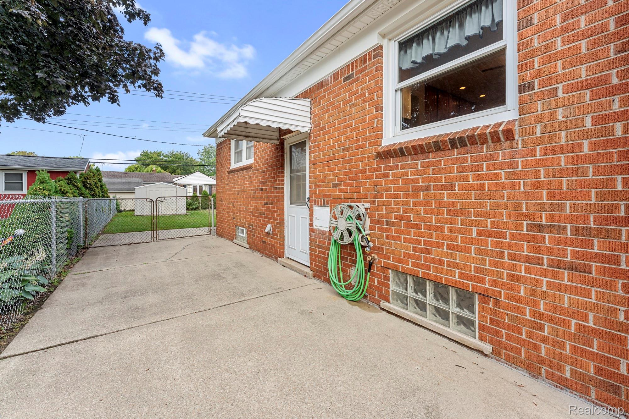 9934 Manor Avenue Property Photo 20