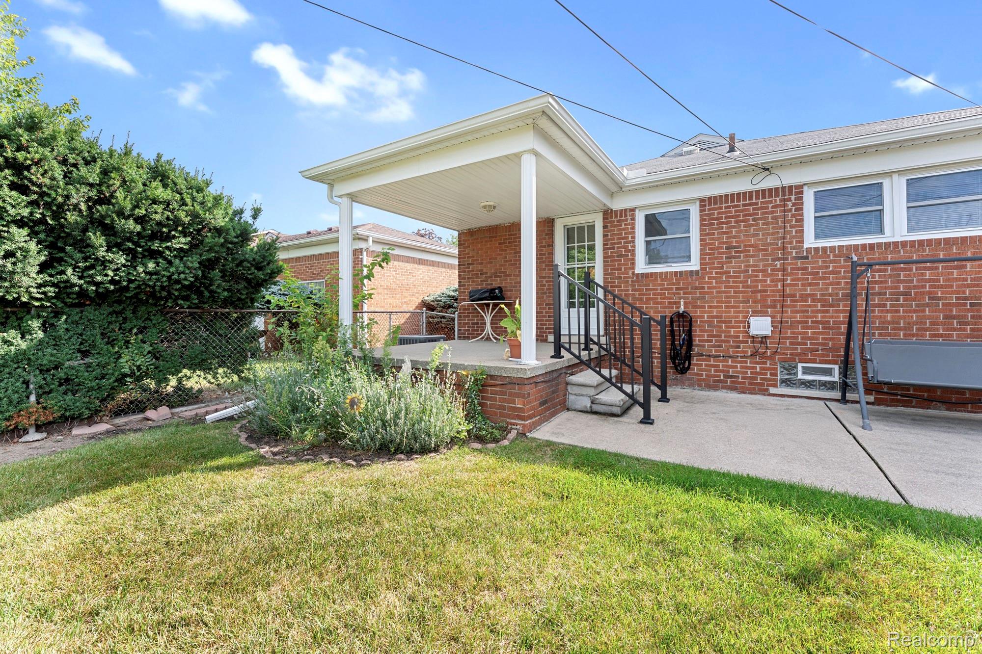 9934 Manor Avenue Property Photo 21