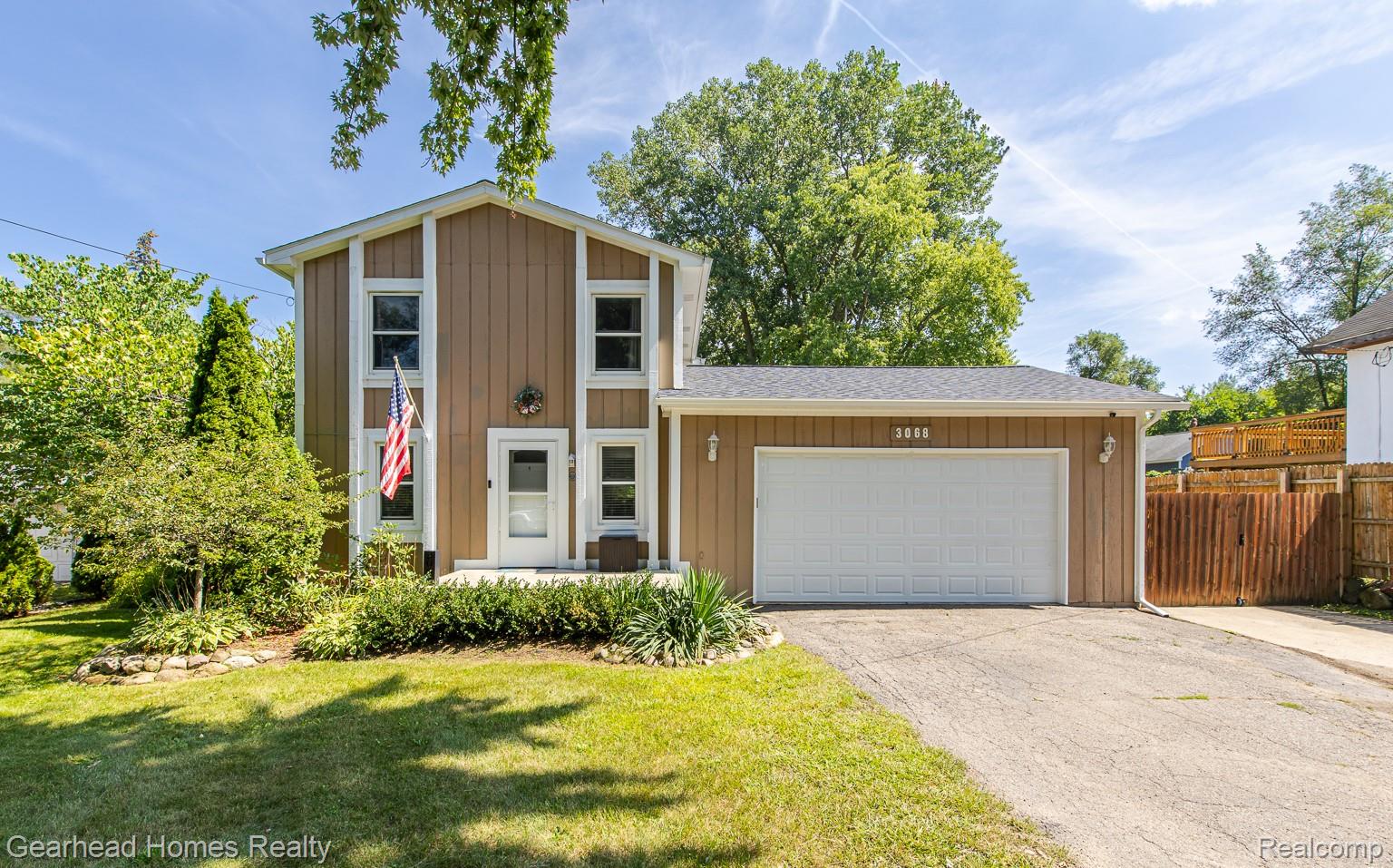 3068 Seebaldt Avenue Property Photo 1