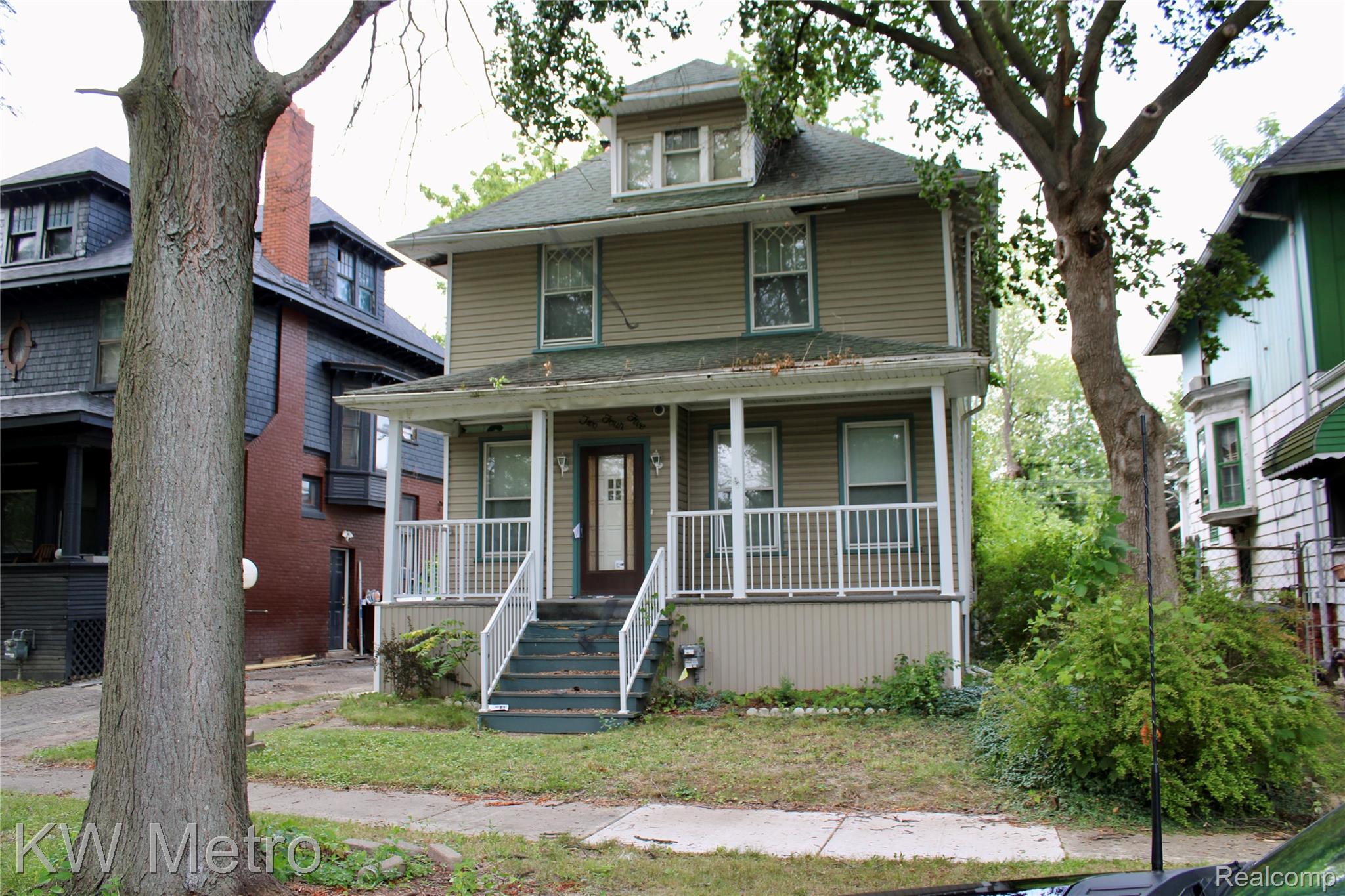 245 Woodland Street Property Photo 1