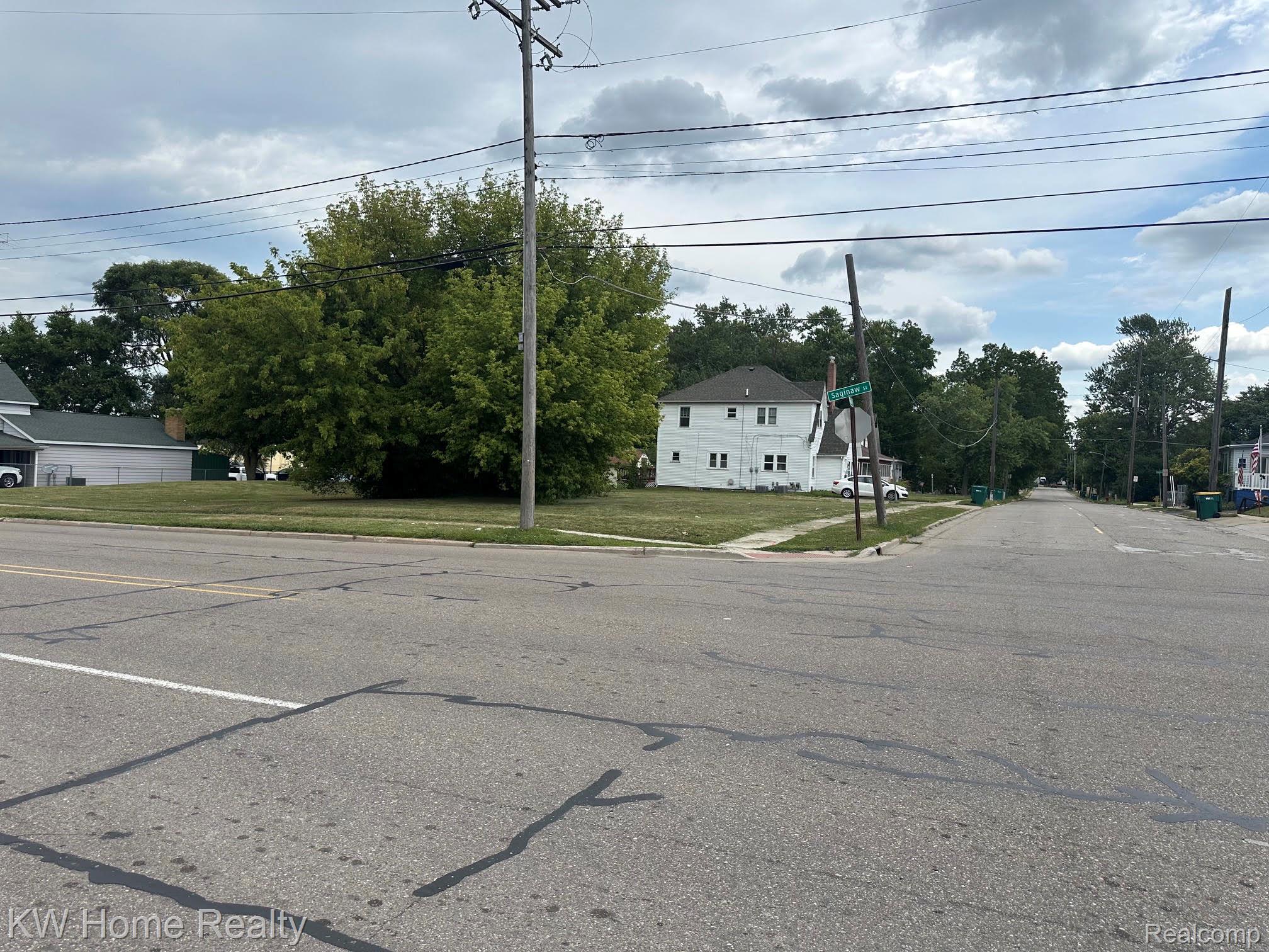 11916 N Saginaw Street Property Photo 1