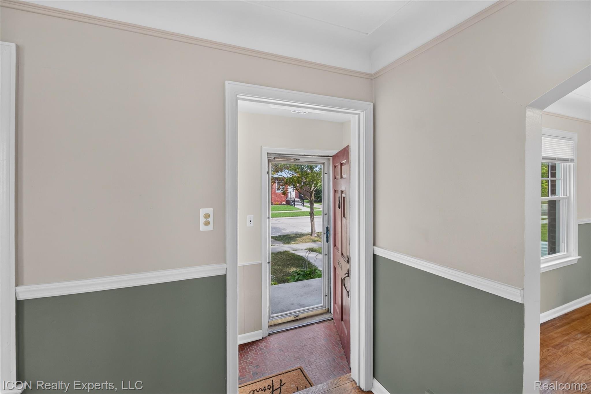 667 North Drive Property Photo 6