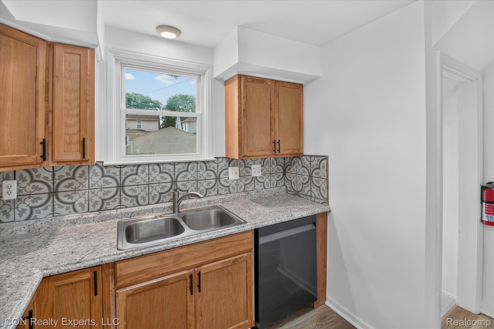 667 North Drive Property Photo 11