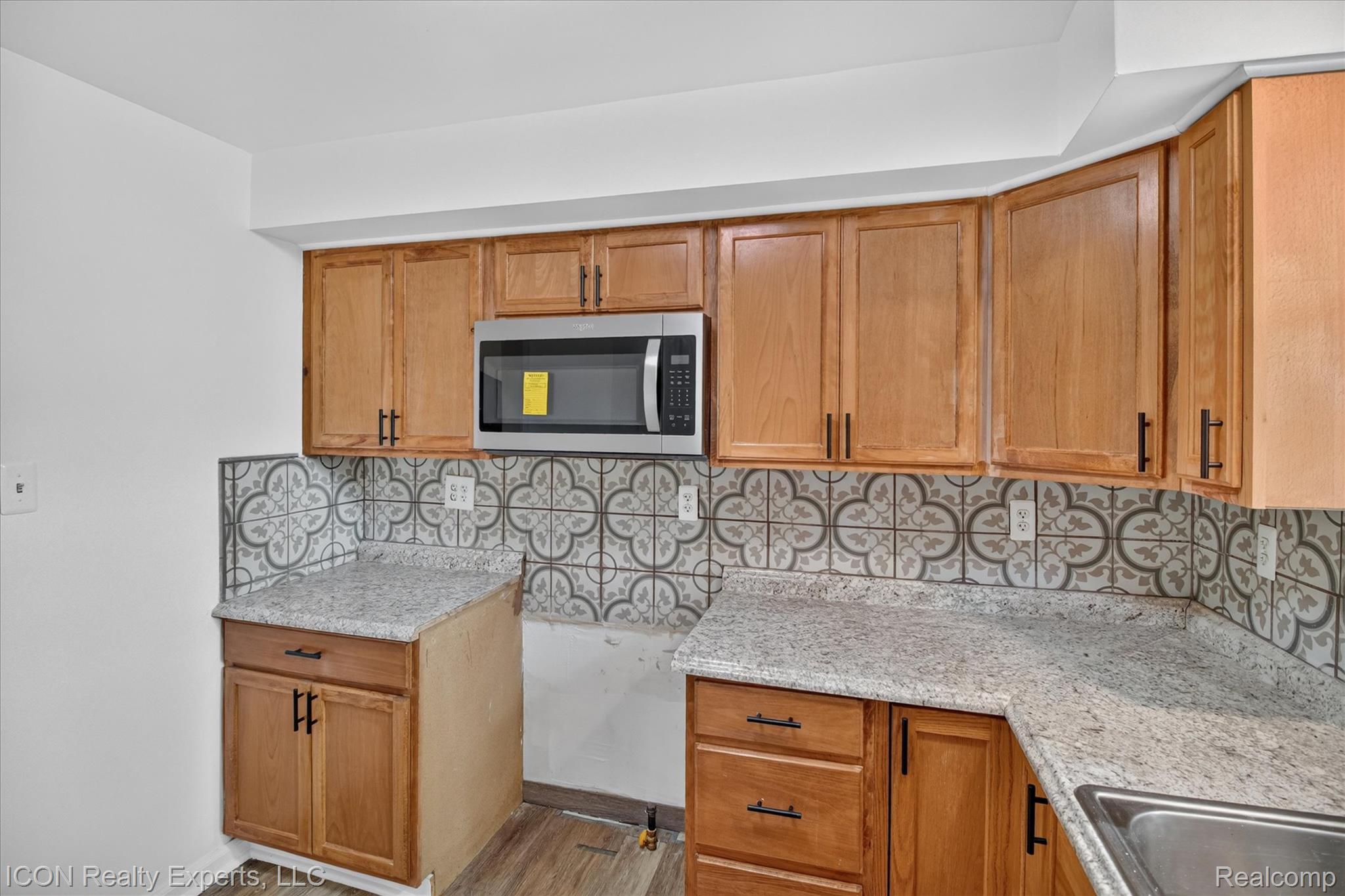 667 North Drive Property Photo 13