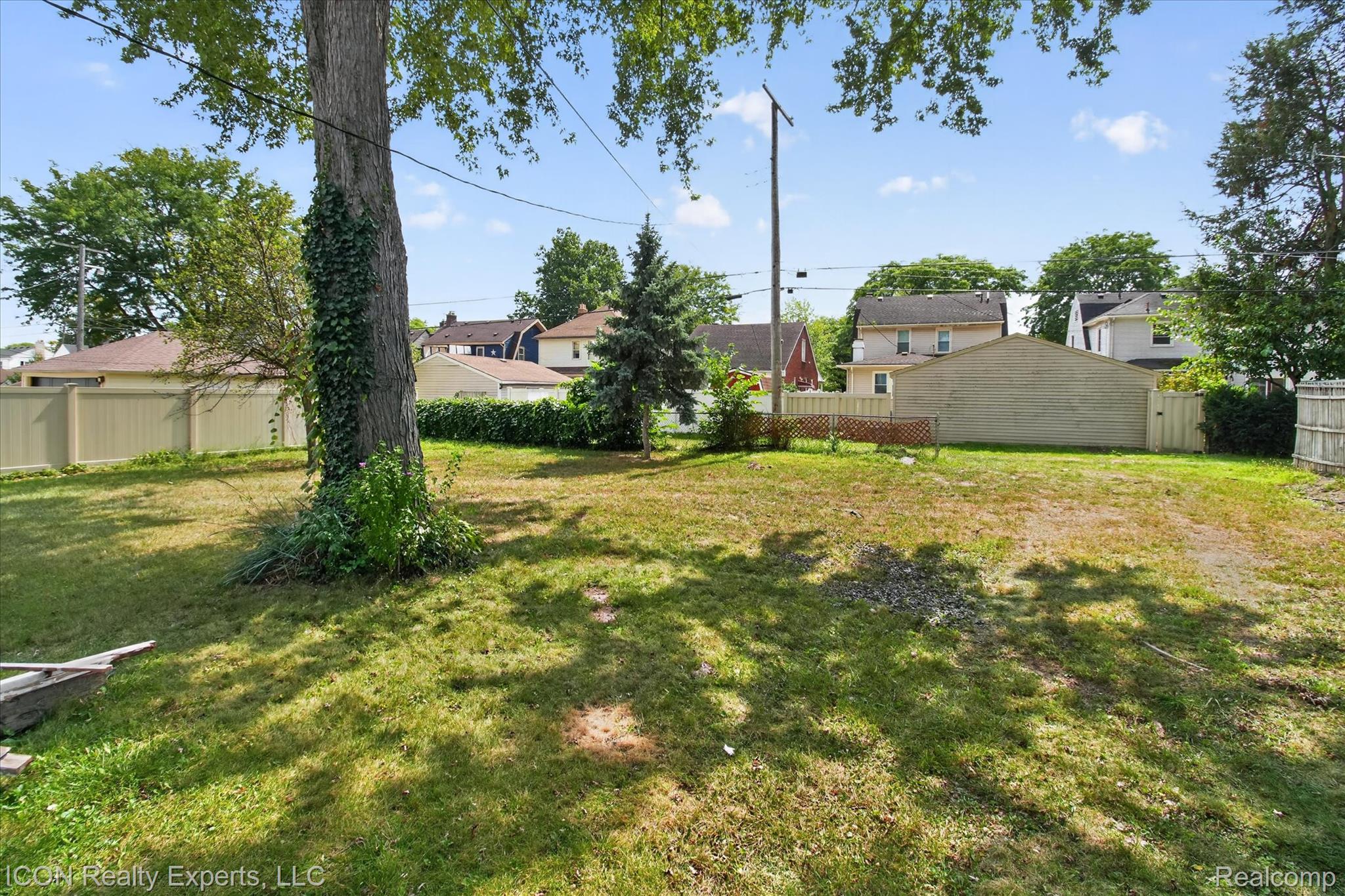 667 North Drive Property Photo 32