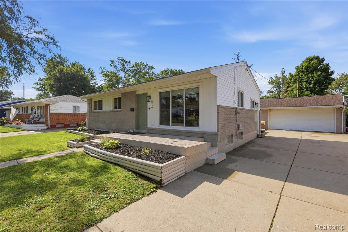 316 Tamarac Drive