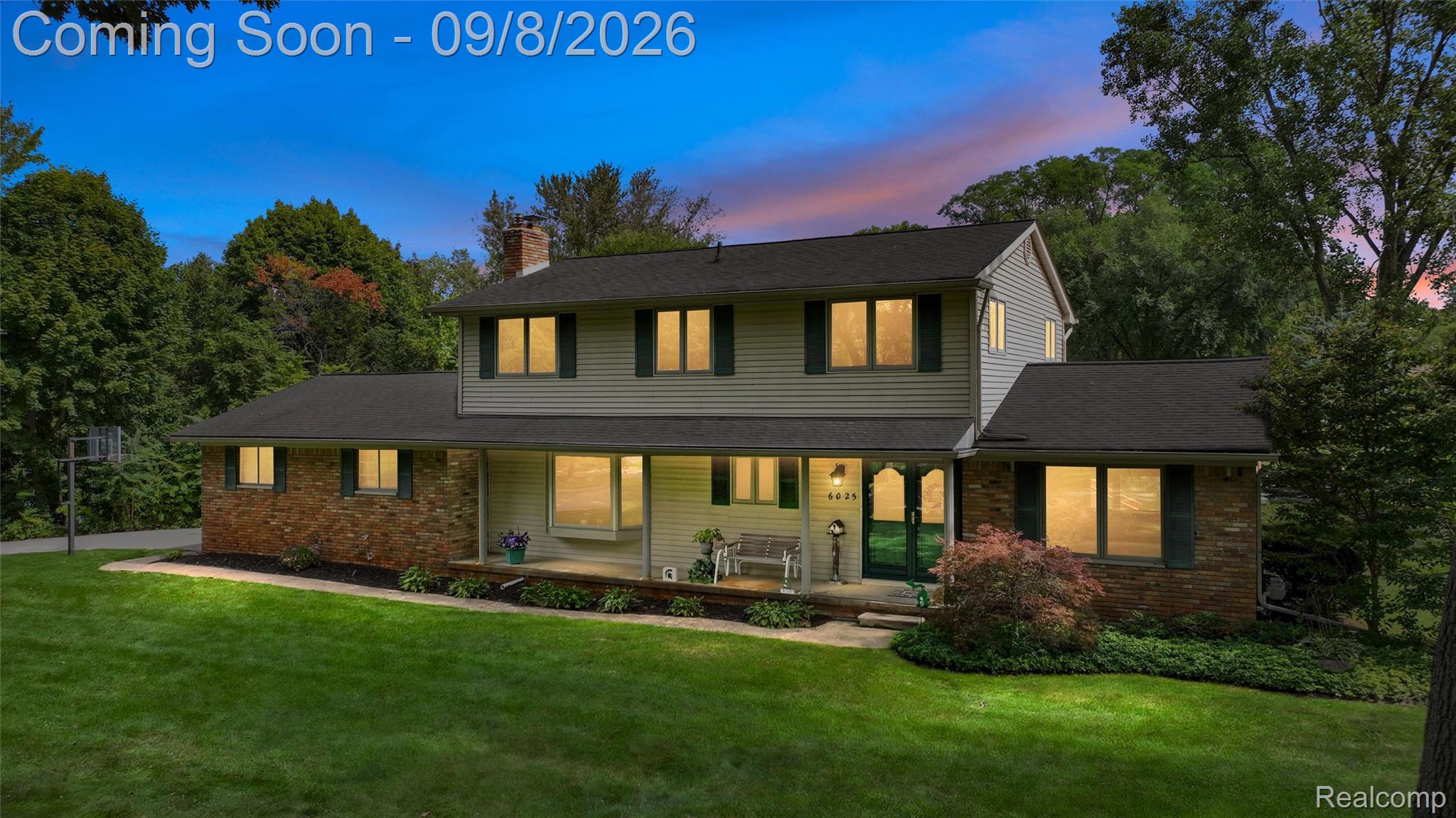 6025 Venice Drive Property Photo 1