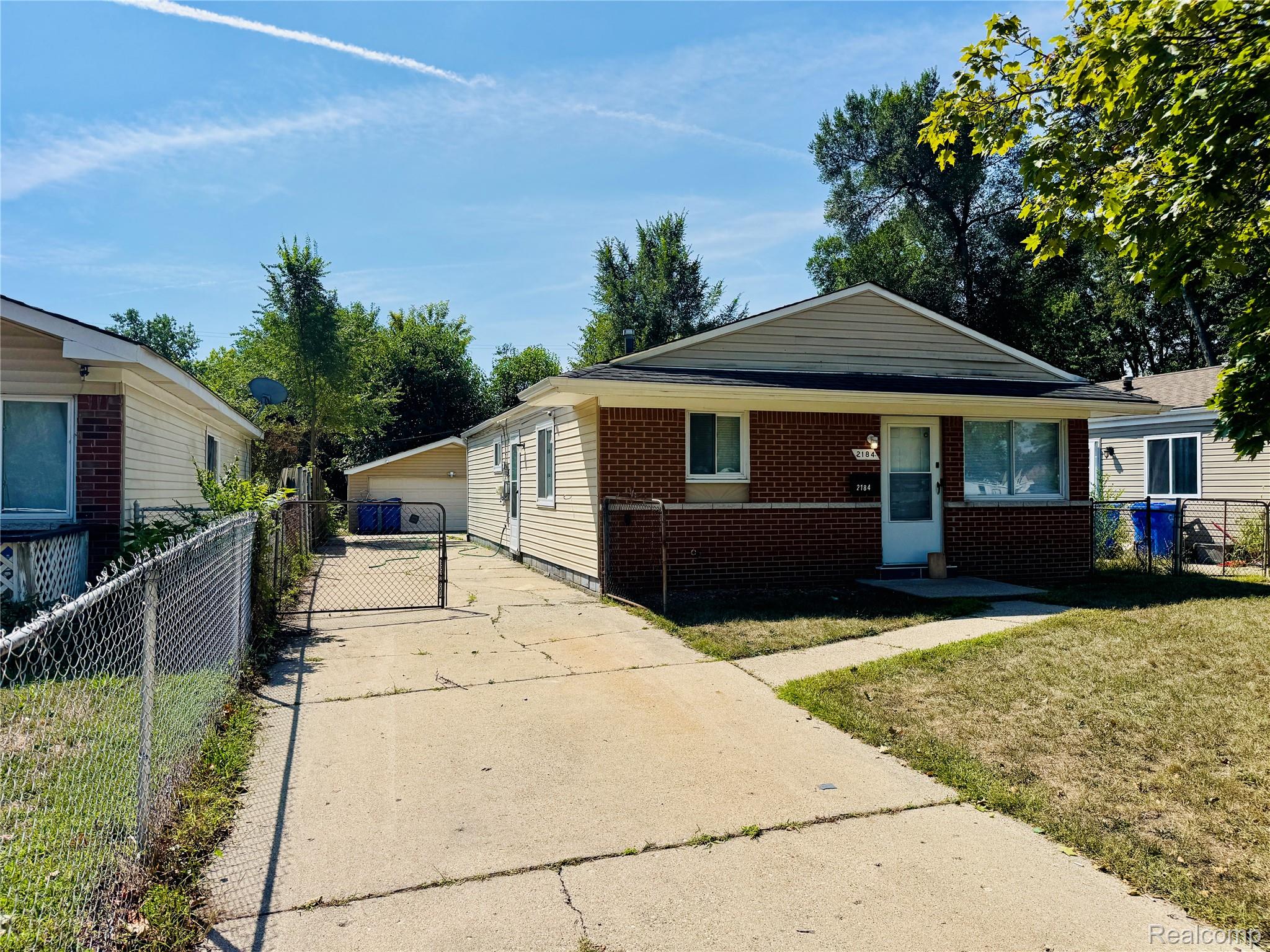 2184 Garrick Avenue Property Photo 2