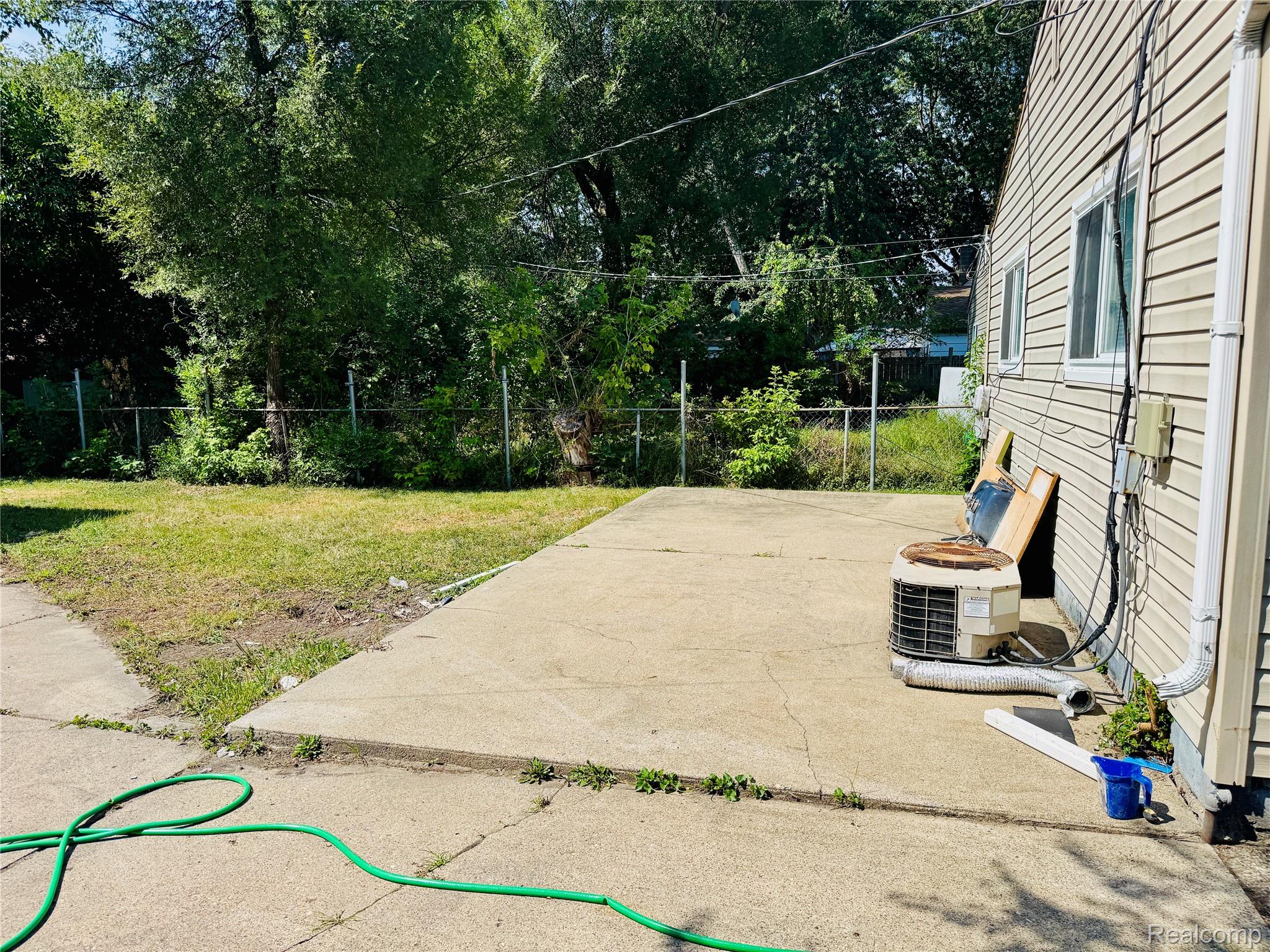 2184 Garrick Avenue Property Photo 4
